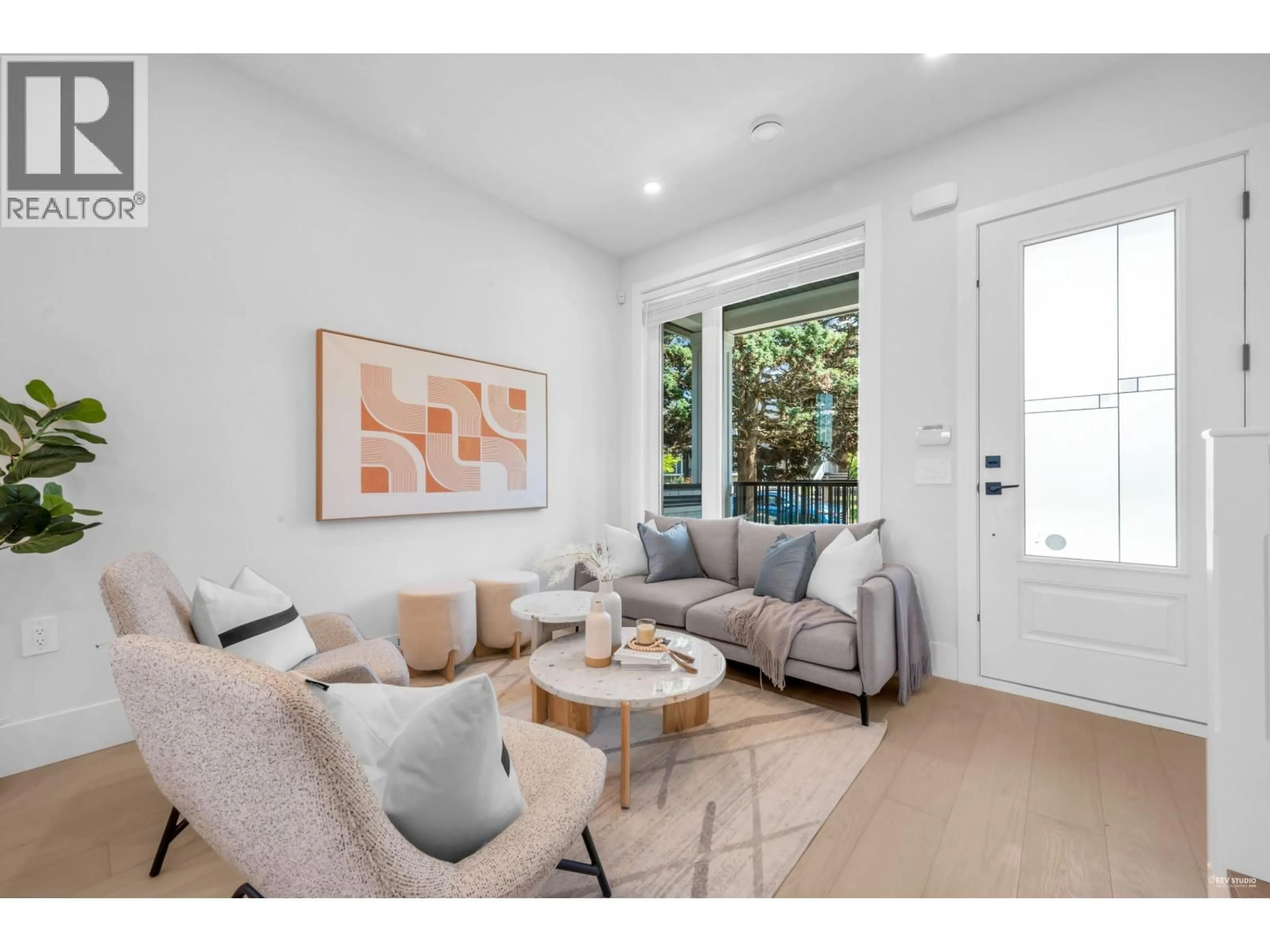 Living room with furniture, unknown for 3417 SEAFORTH DRIVE, Vancouver British Columbia V5M4C6