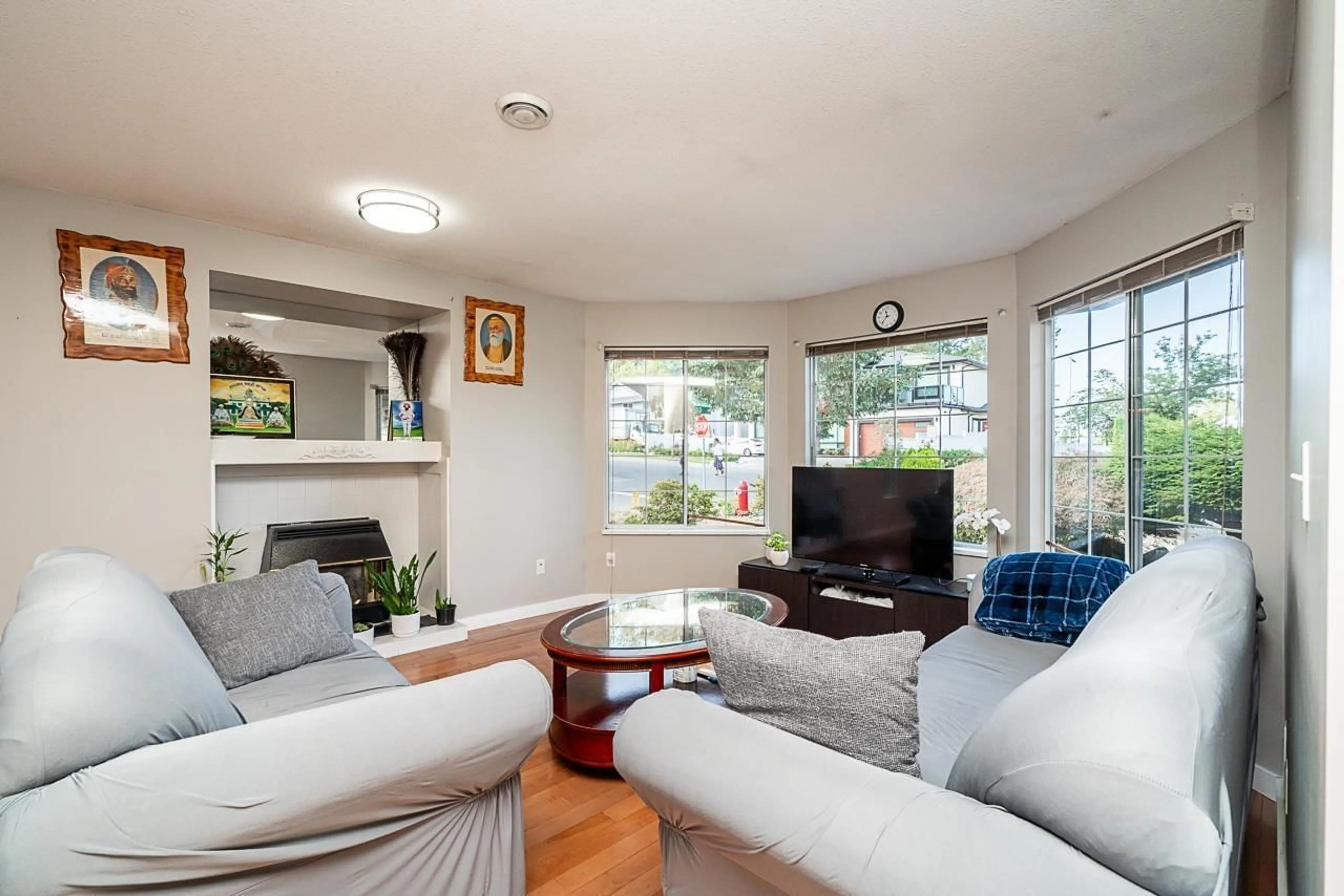 Living room with furniture, unknown for 6310 171 STREET, Surrey British Columbia V3S7K4