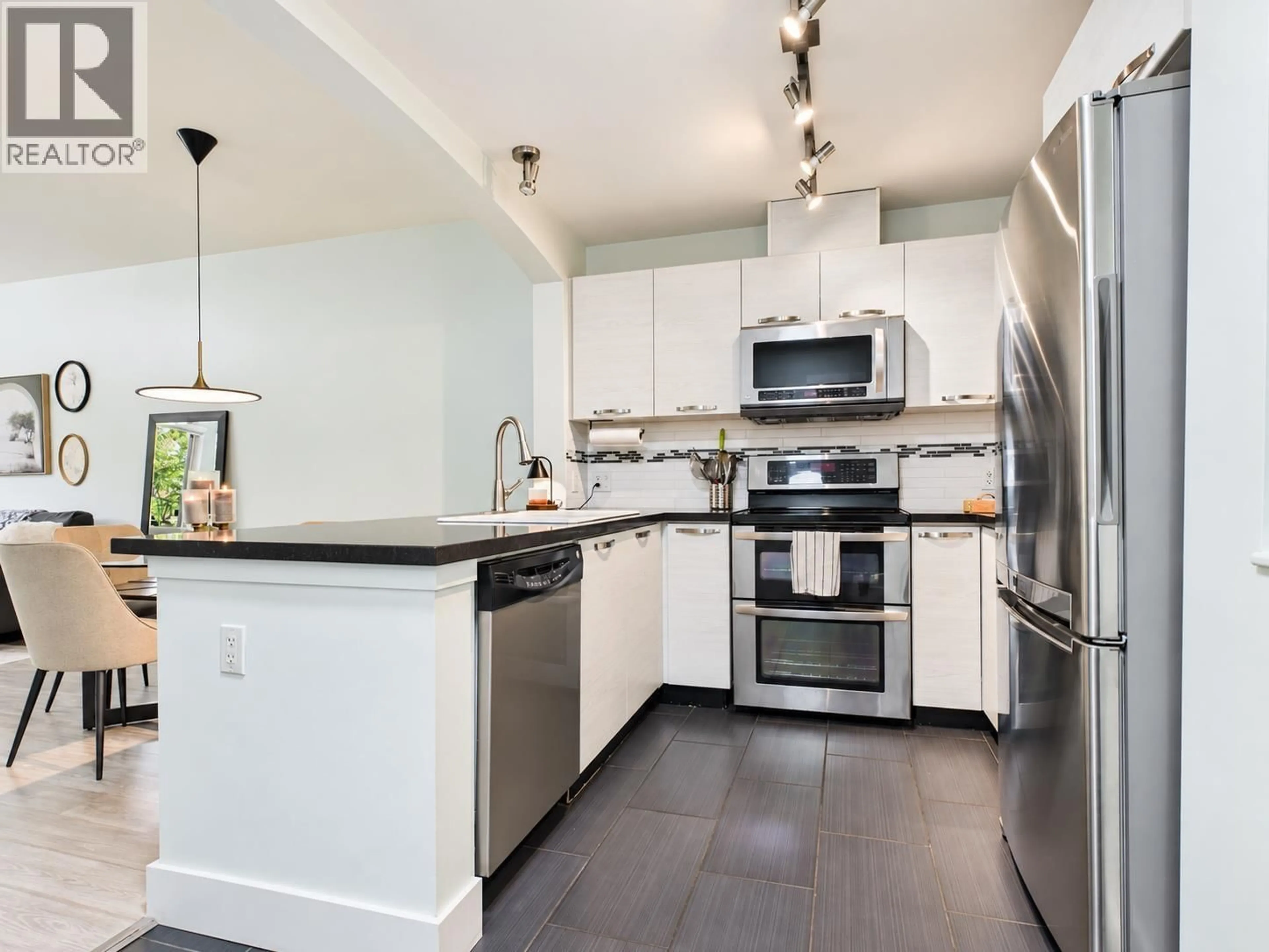 Unknown for 204 - 7428 BYRNEPARK, Burnaby British Columbia V3N0B4