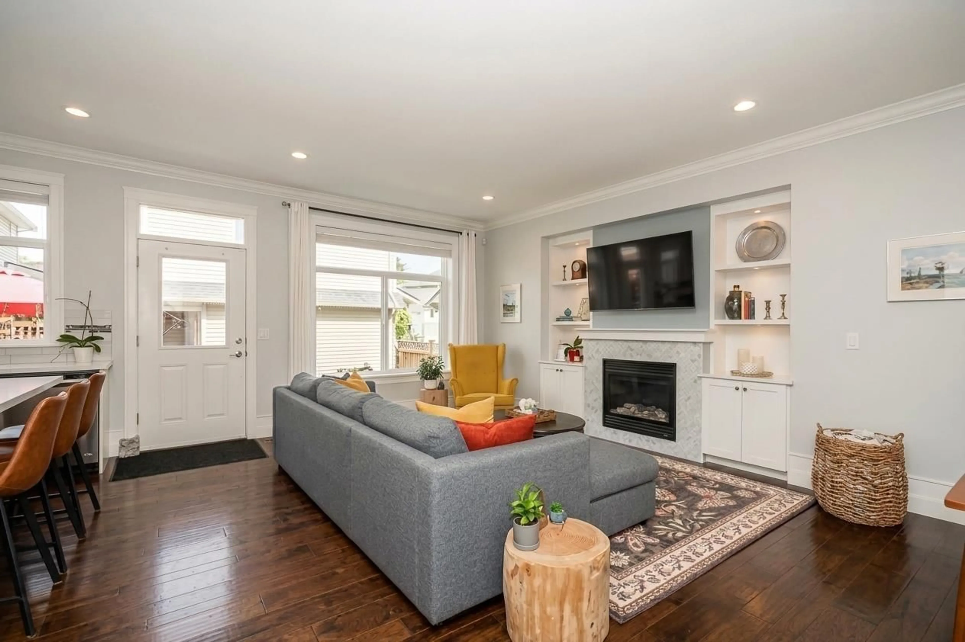 Living room with furniture, wood/laminate floor for 19299 69A AVENUE, Surrey British Columbia V4N6K5