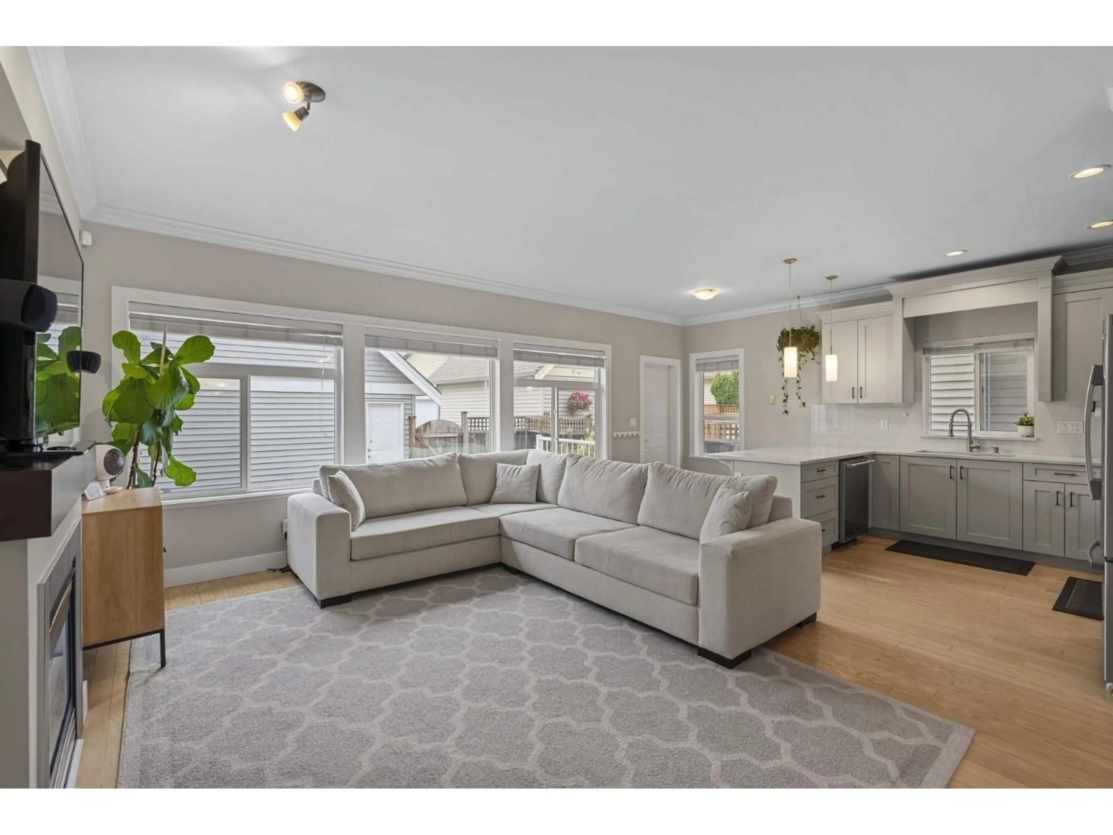 Living room with furniture, unknown for 6679 193 STREET, Surrey British Columbia V4N0C1
