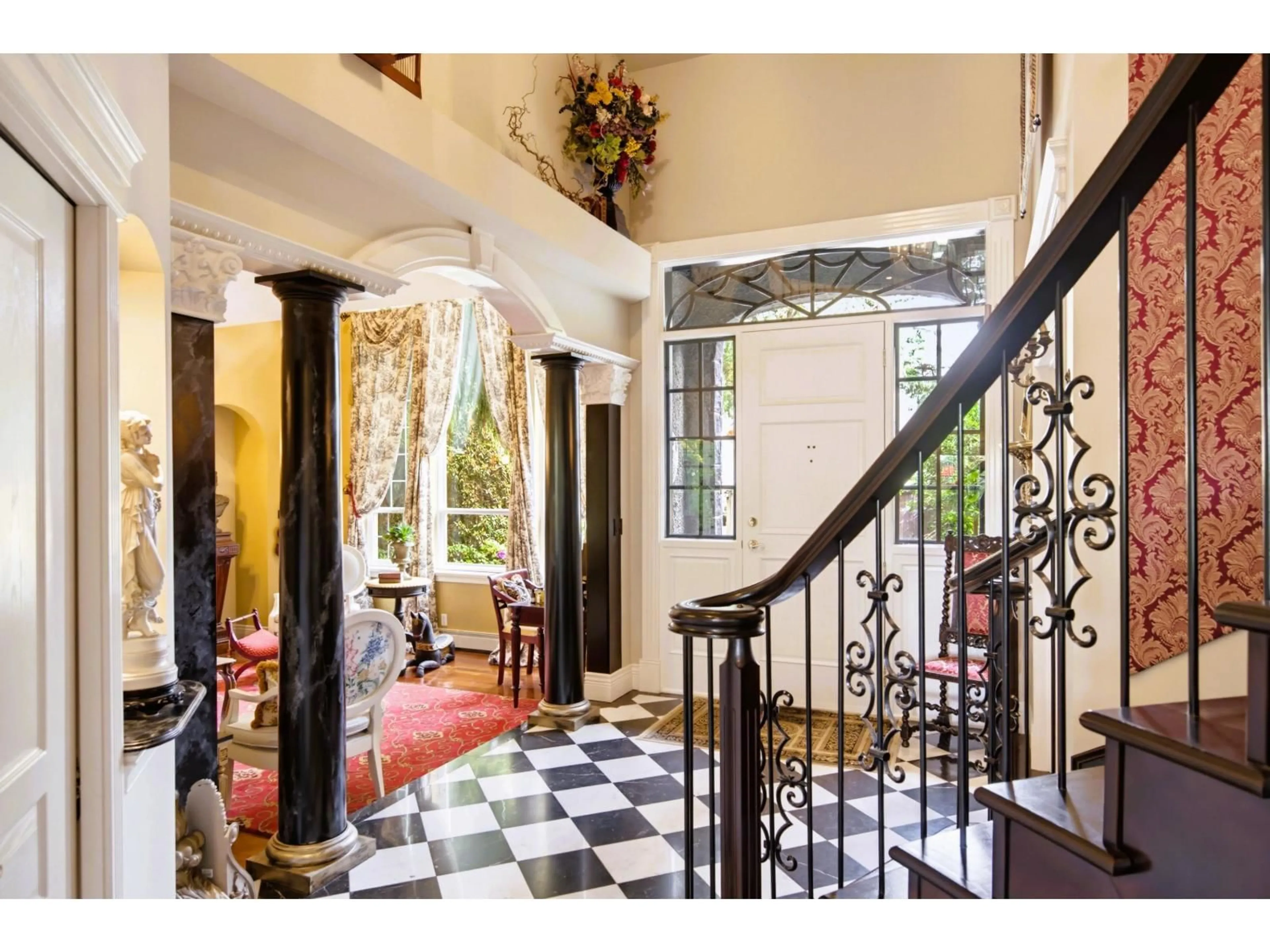 Indoor foyer for 23080 96TH AVENUE, Langley British Columbia V1M2R9