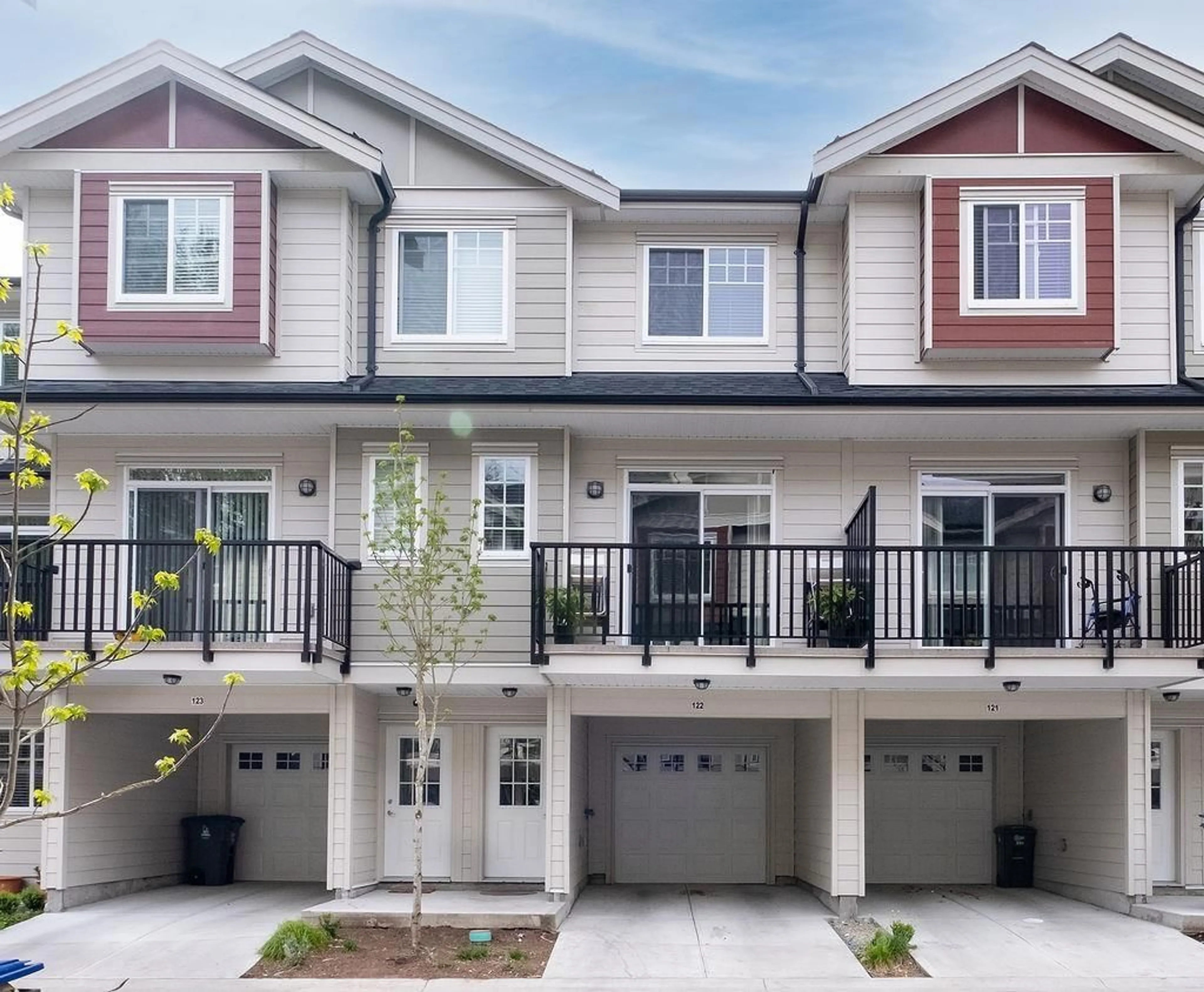 Home with vinyl exterior material, street for 122 - 13898 64 AVENUE, Surrey British Columbia V3W1L6