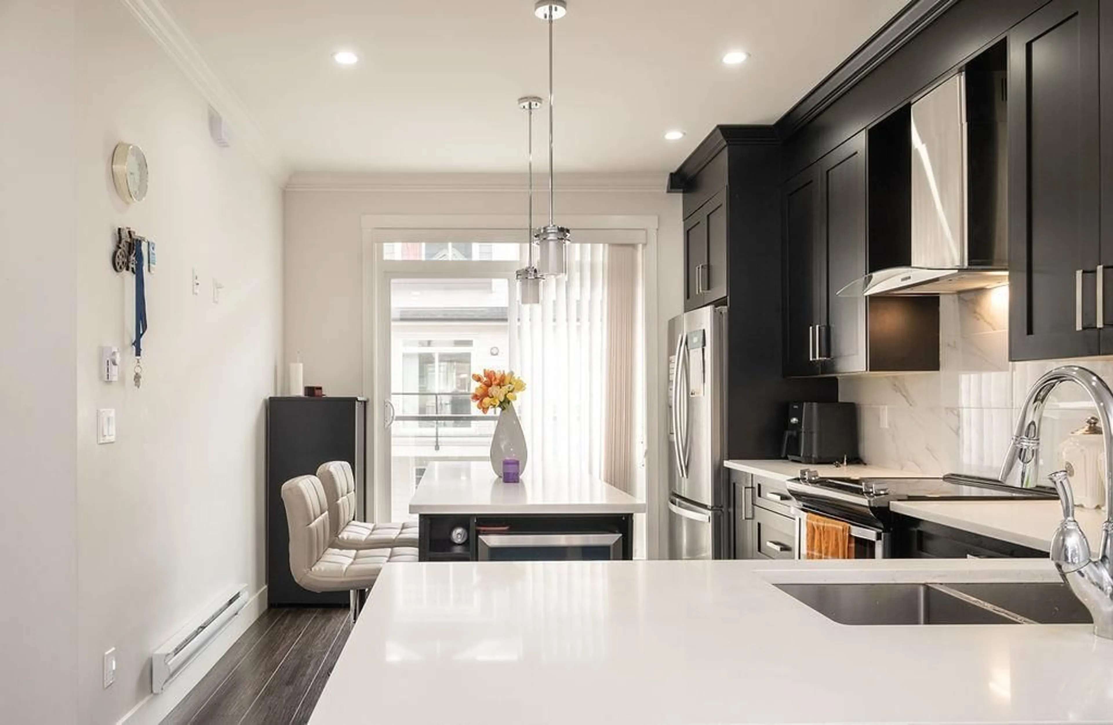 Contemporary kitchen, unknown for 122 - 13898 64 AVENUE, Surrey British Columbia V3W1L6