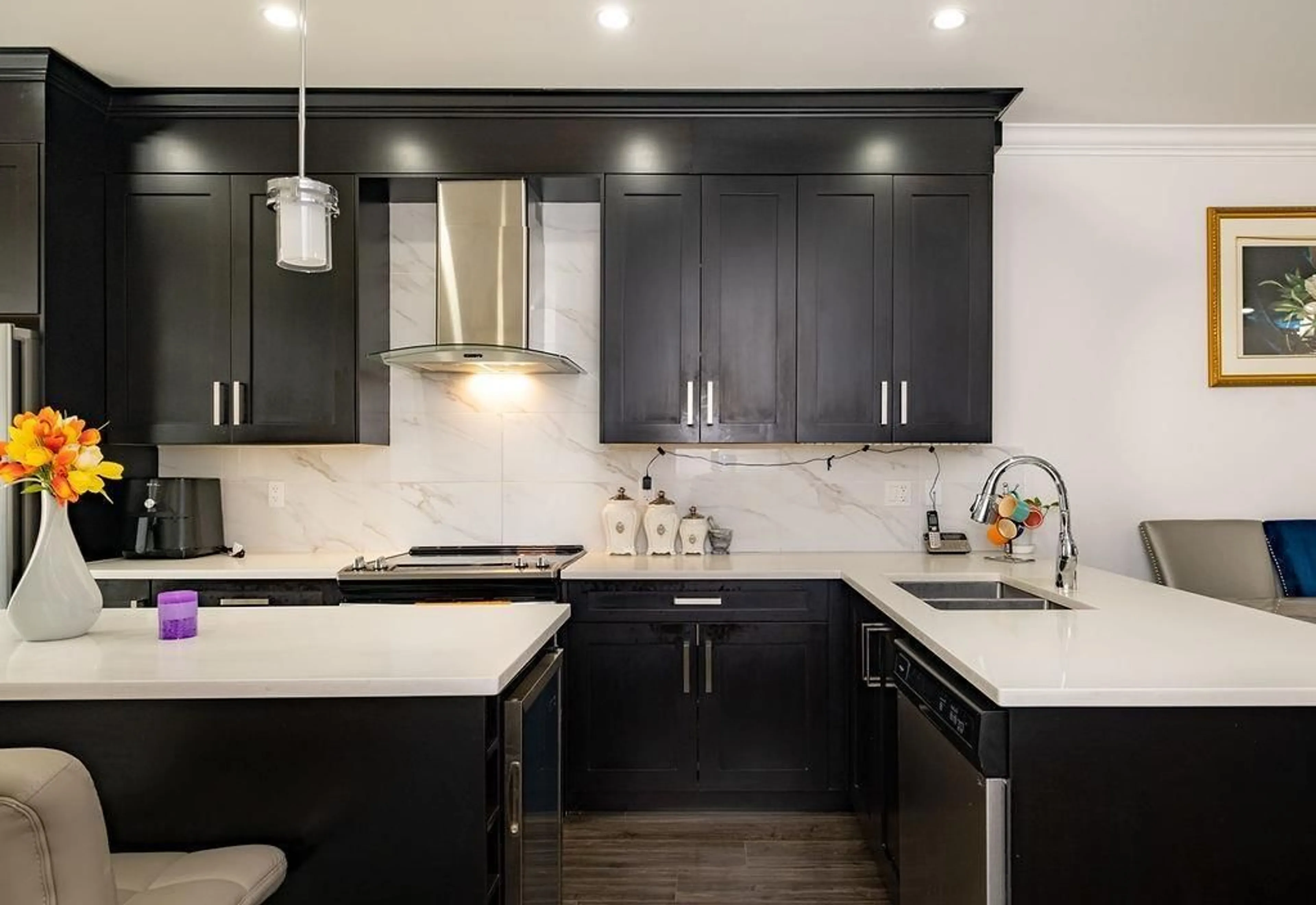 Contemporary kitchen, ceramic/tile floor for 122 - 13898 64 AVENUE, Surrey British Columbia V3W1L6