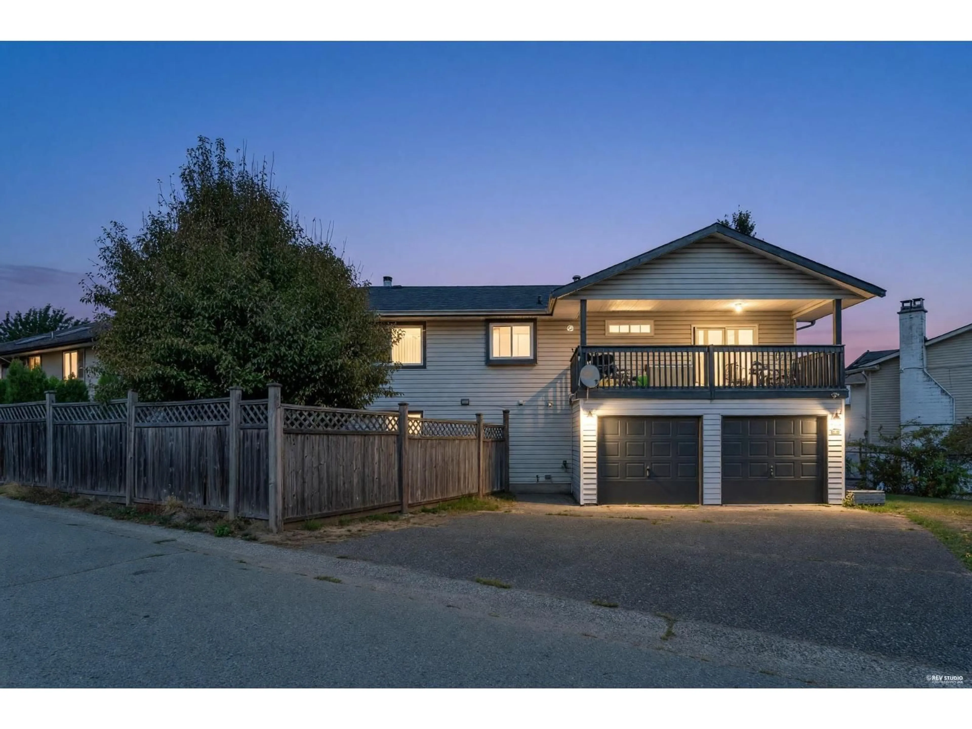 A pic from outside/outdoor area/front of a property/back of a property/a pic from drone, street for 8020 DOMINION PLACE, Surrey British Columbia V3W6B2