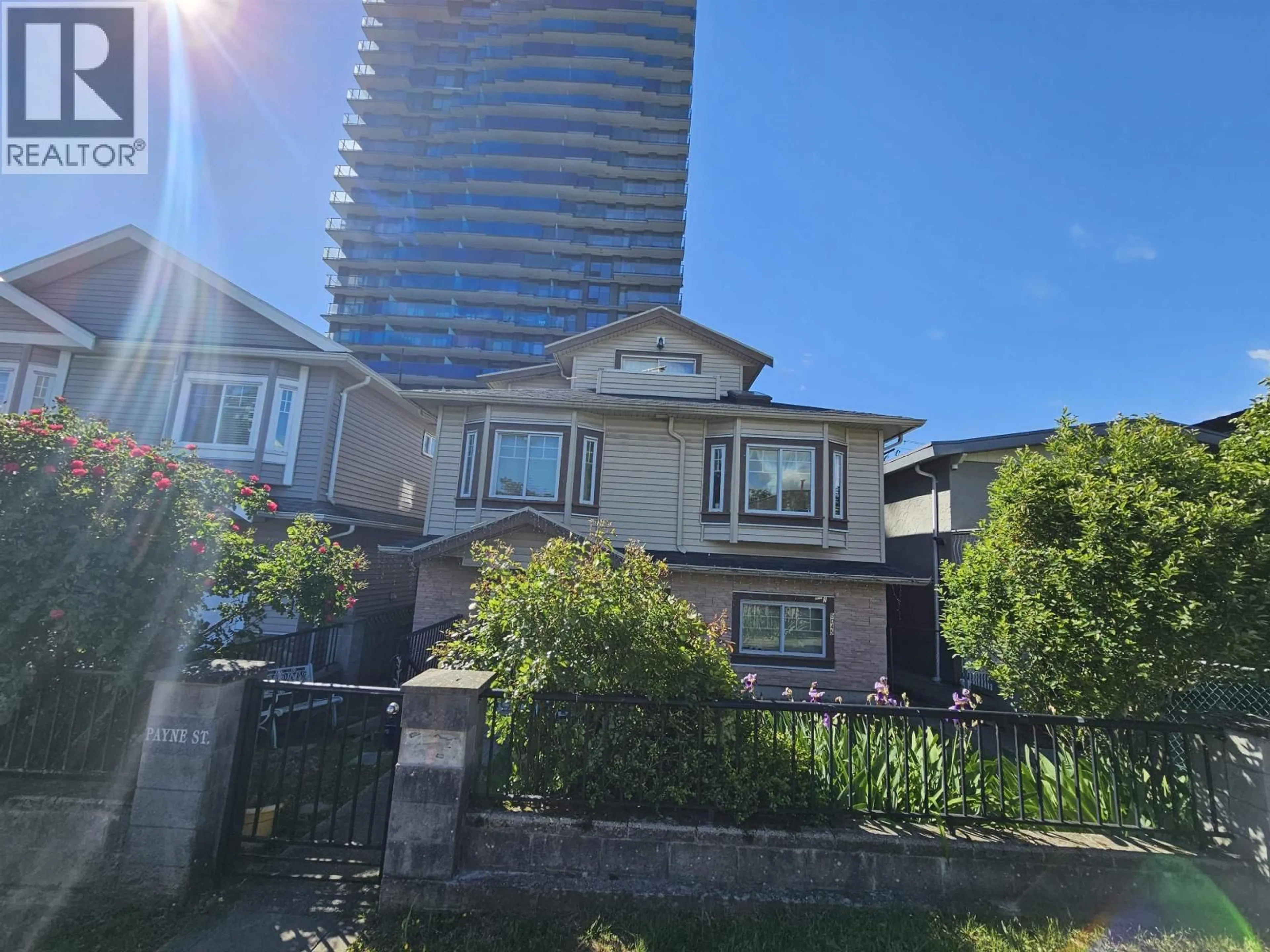 A pic from outside/outdoor area/front of a property/back of a property/a pic from drone, unknown for 5045 PAYNE STREET, Vancouver British Columbia V5R4J5