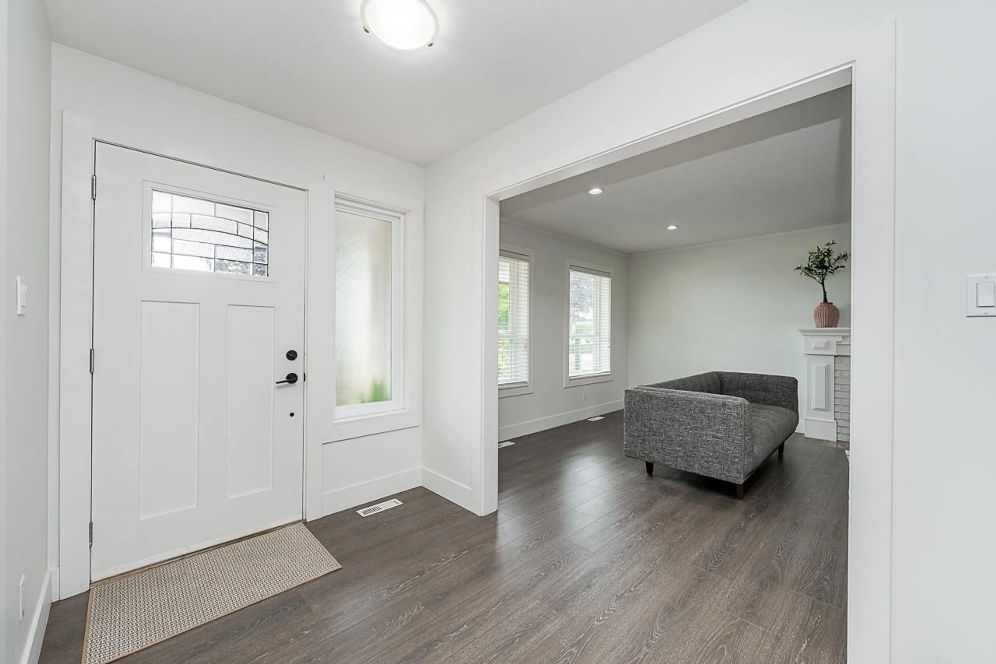 Indoor entryway for 18875 57 AVENUE, Surrey British Columbia V3S7M4