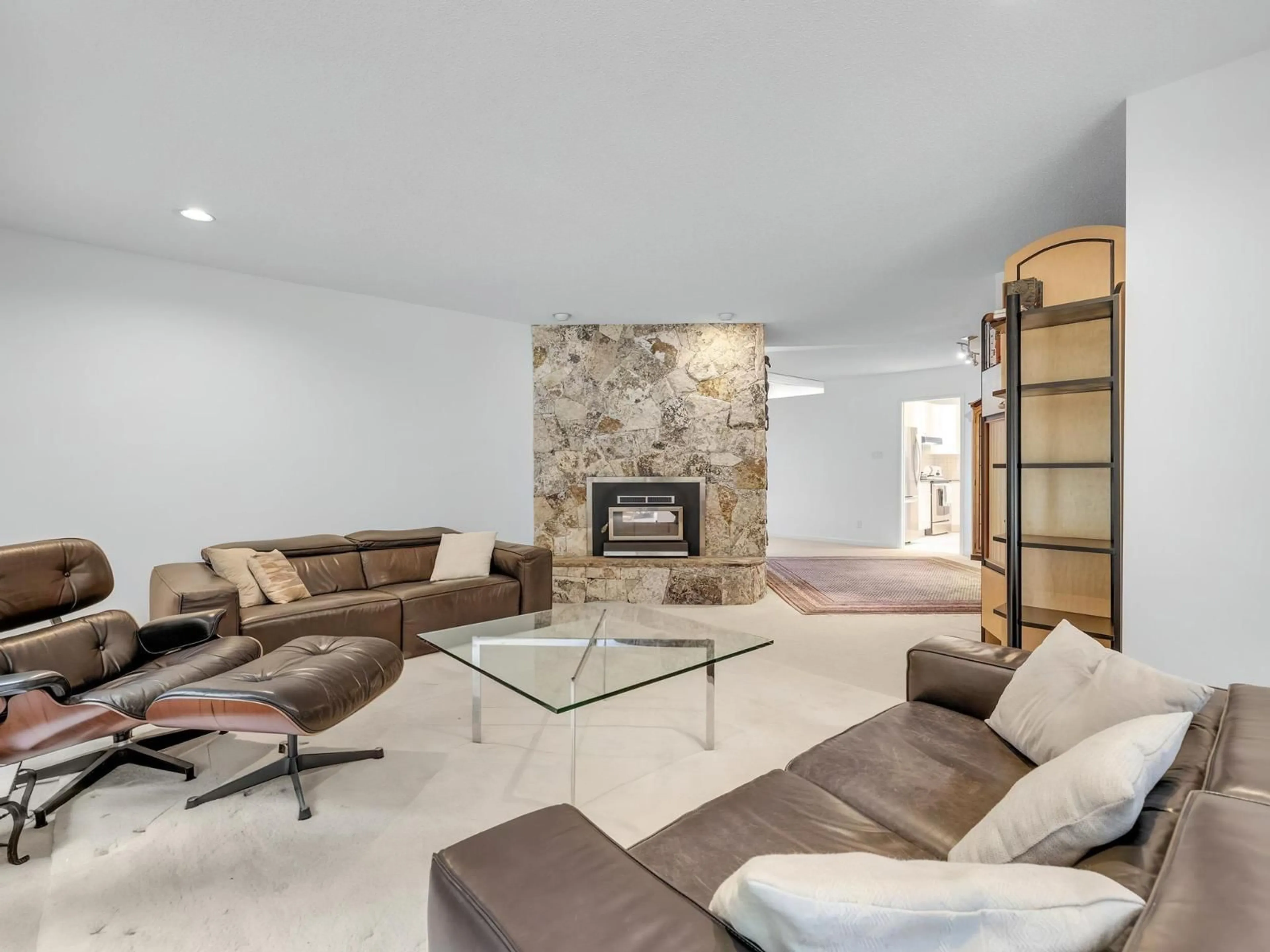 Living room with furniture, ceramic/tile floor for 2910 CHANTRELL PLACE, Surrey British Columbia V4A4A5