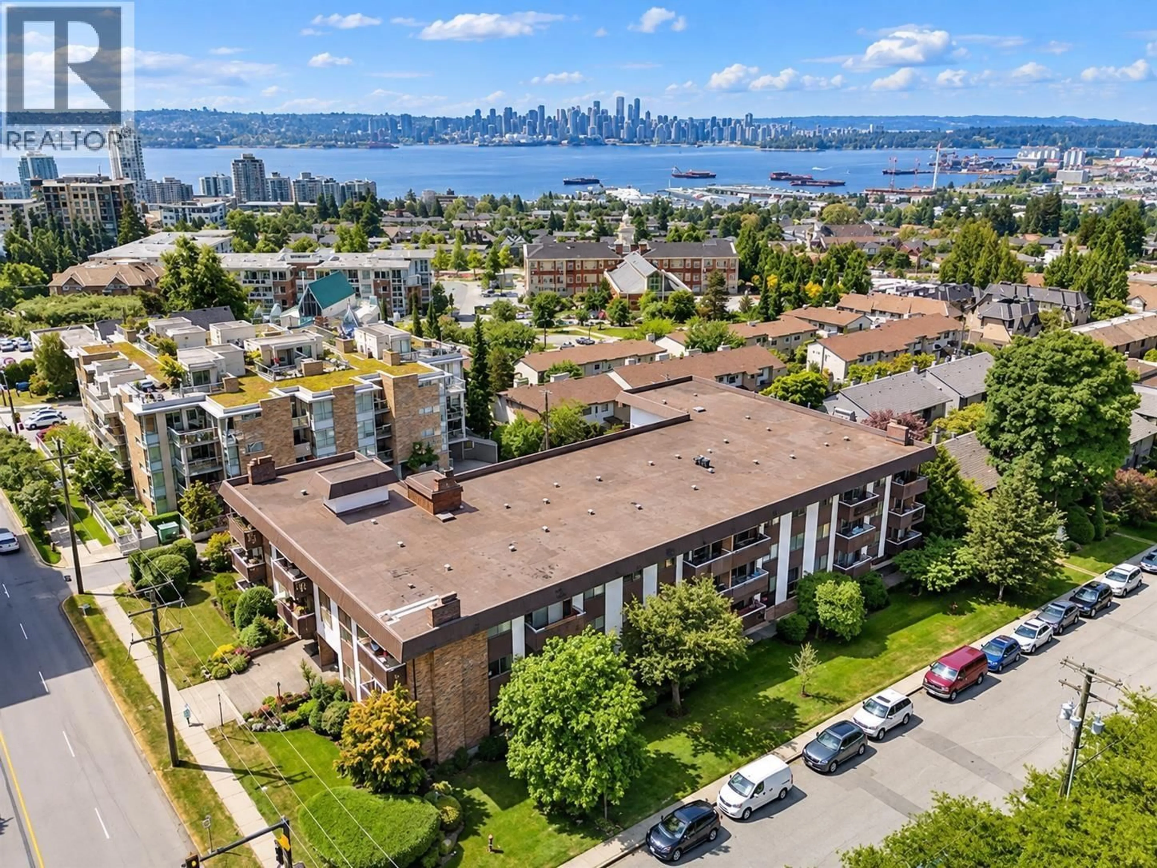 A pic from outside/outdoor area/front of a property/back of a property/a pic from drone, city buildings view from balcony for 202 - 1345 CHESTERFIELD AVENUE, North Vancouver British Columbia V7M2N1