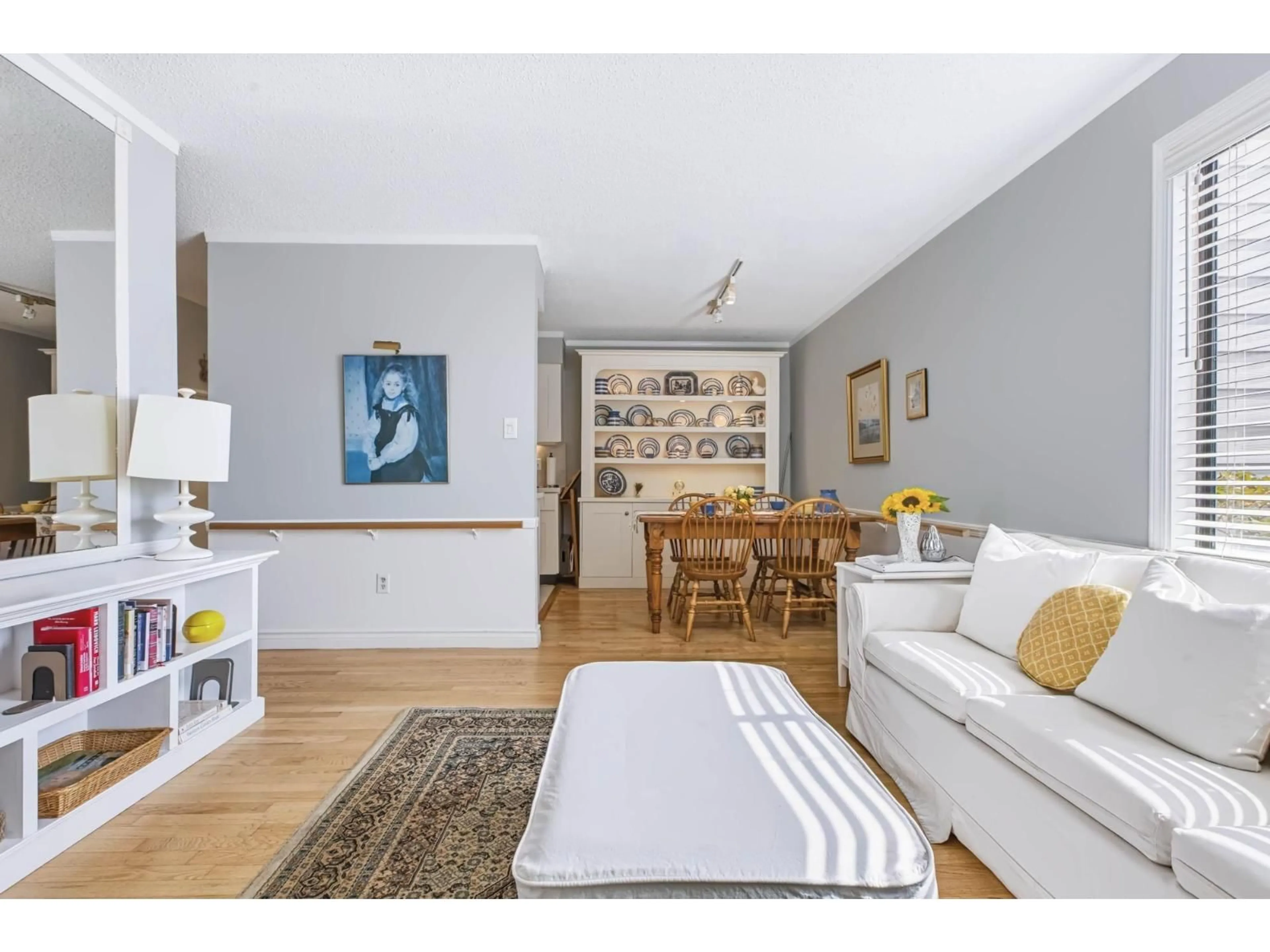 Living room with furniture, wood/laminate floor for 119 - 1442 BLACKWOOD STREET, White Rock British Columbia V4B3V5
