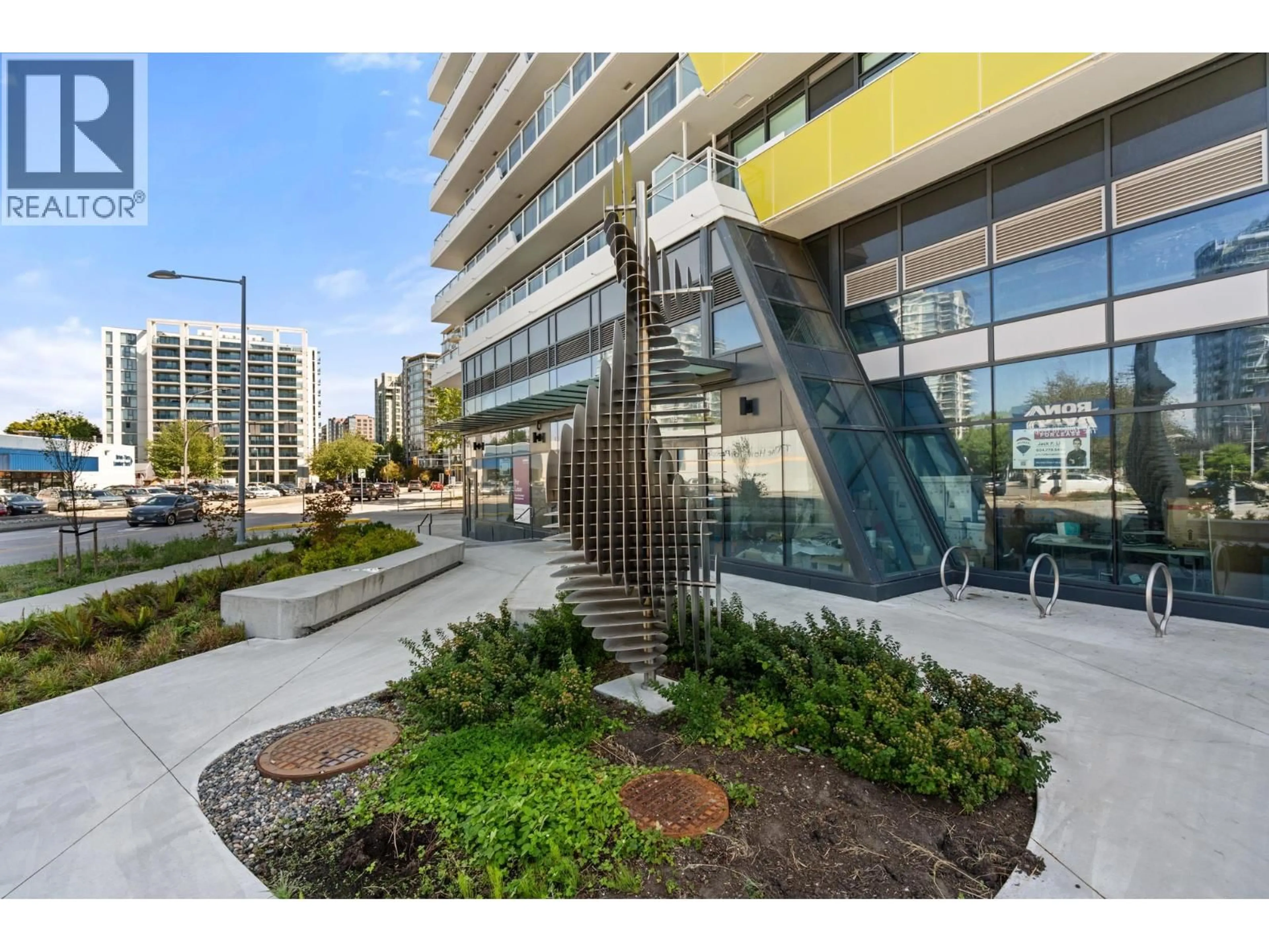 Indoor foyer for 527 - 5766 GILBERT ROAD, Richmond British Columbia V6X1B7