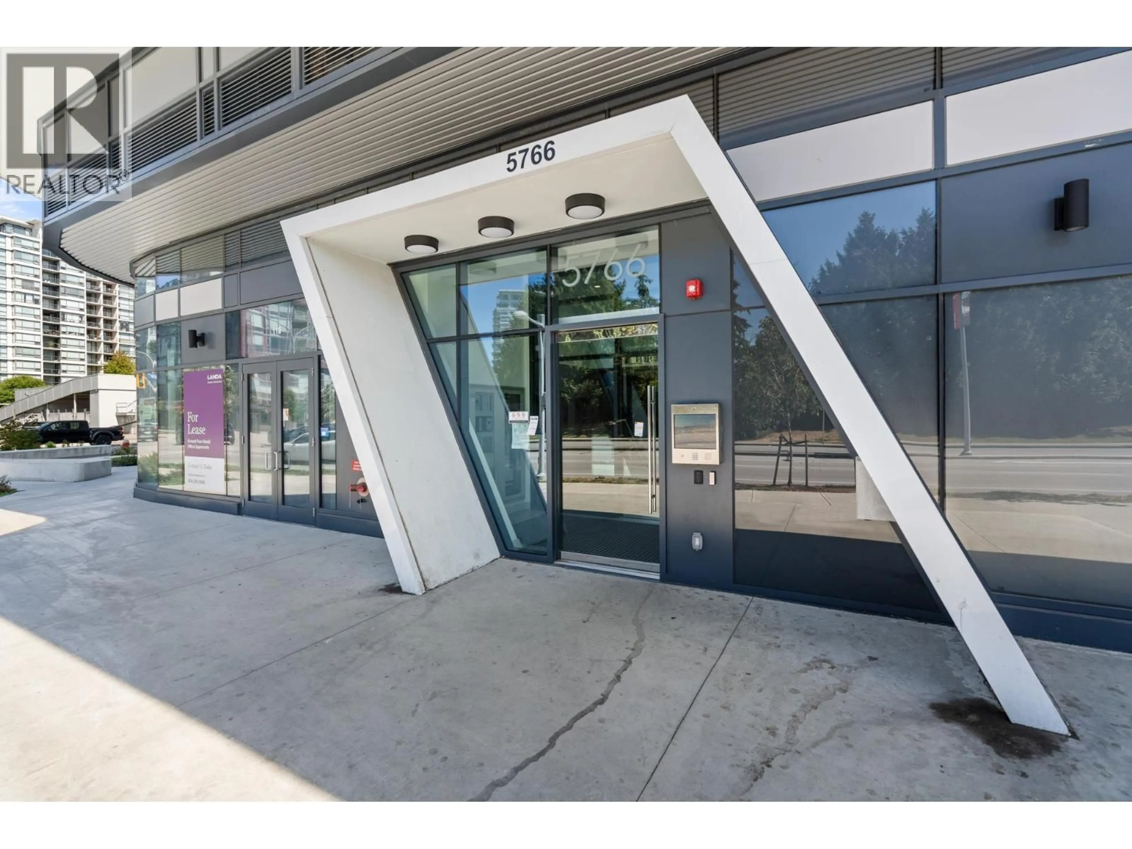 Indoor foyer for 527 - 5766 GILBERT ROAD, Richmond British Columbia V6X1B7
