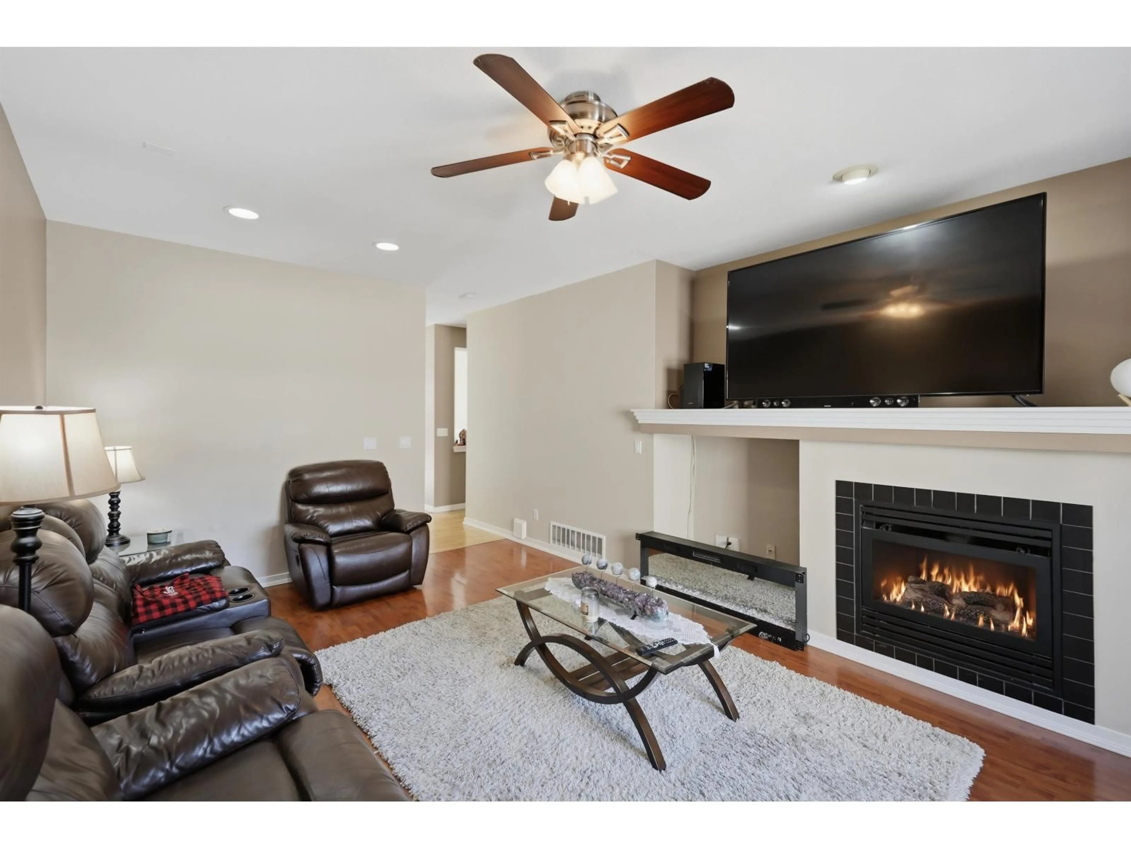 Living room with furniture, wood/laminate floor for 50 - 12677 63 AVENUE, Surrey British Columbia V3X3T3