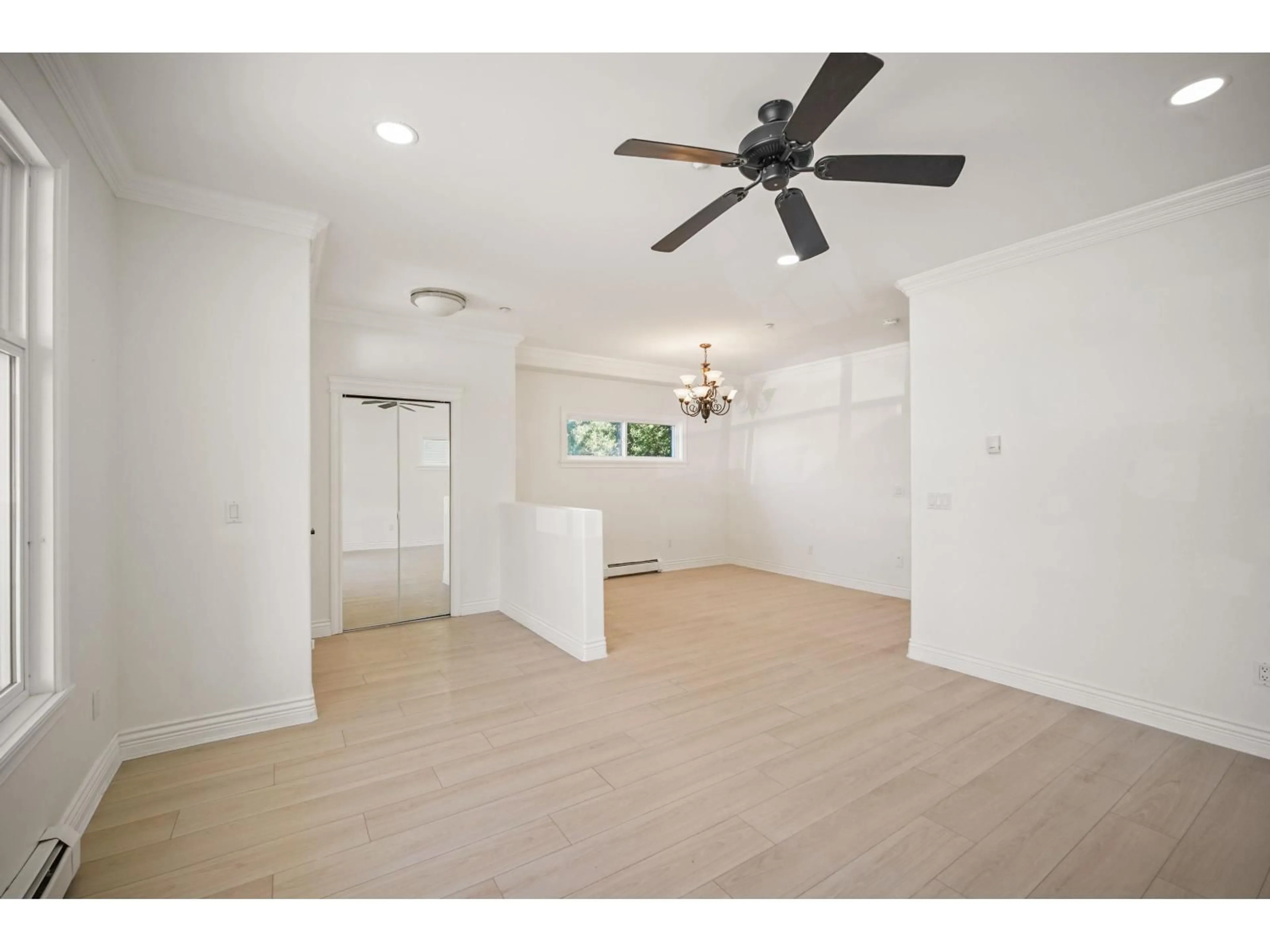A pic of a room for 15554 RUSSELL AVENUE, White Rock British Columbia V4B2R3