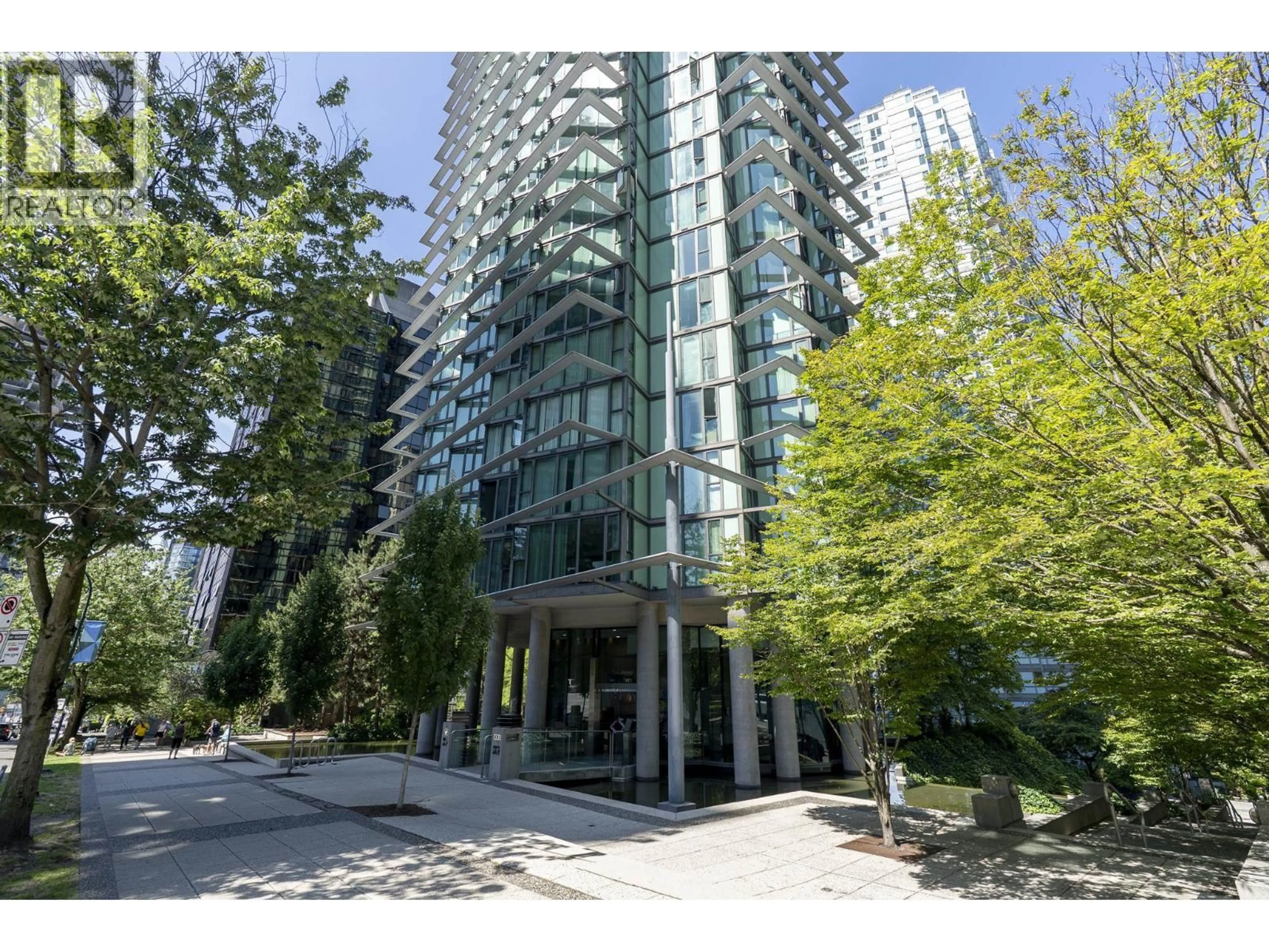 Indoor foyer for 501 - 1331 GEORGIA STREET, Vancouver British Columbia V6E4P1