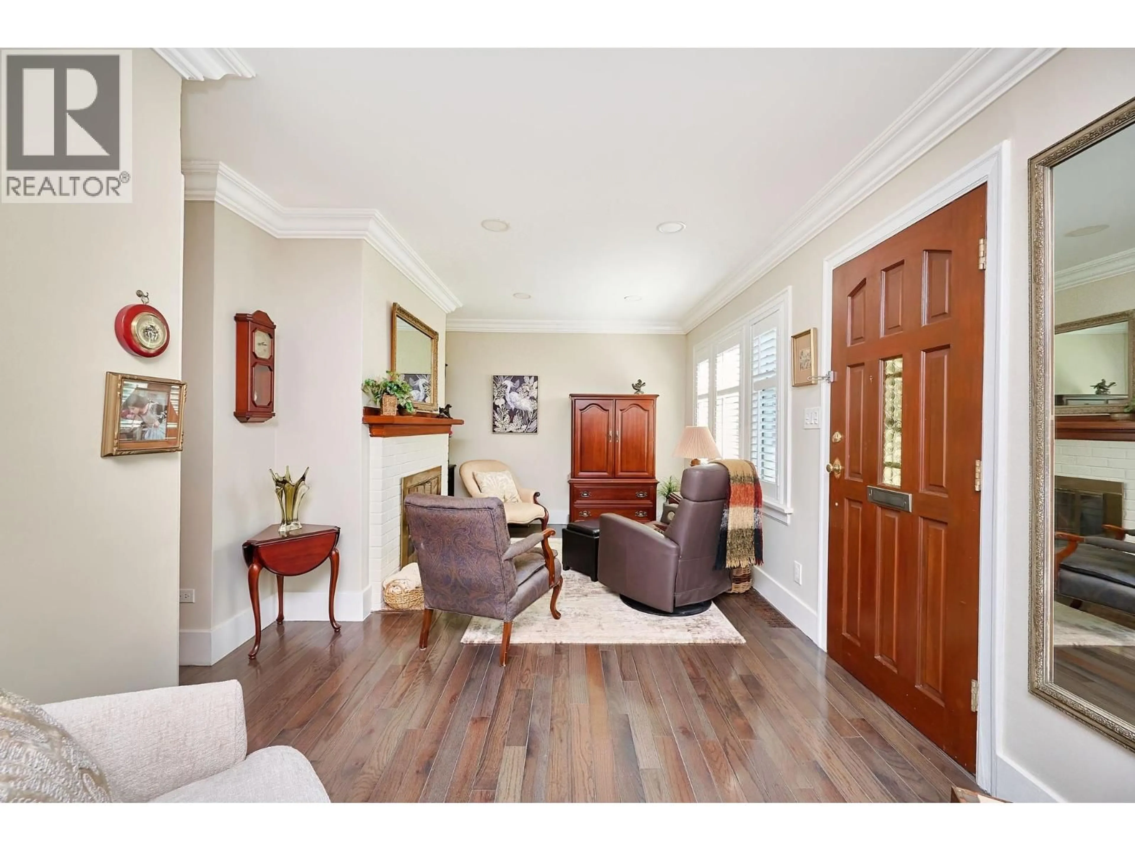 Indoor foyer for 81 19TH AVENUE, Vancouver British Columbia V5V1H8