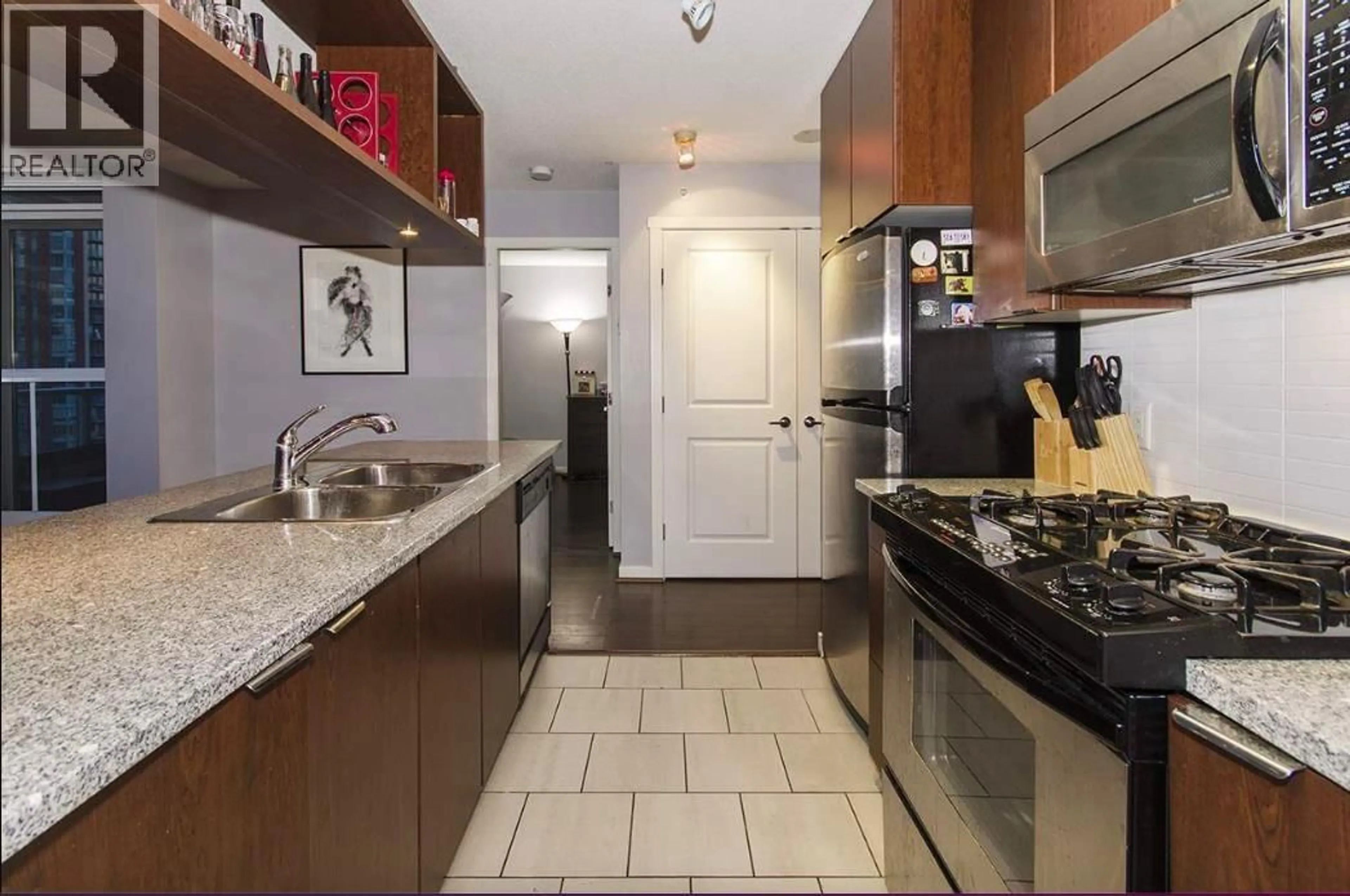 Standard kitchen, ceramic/tile floor for 1702 - 1001 RICHARDS STREET, Vancouver British Columbia V6B1J6