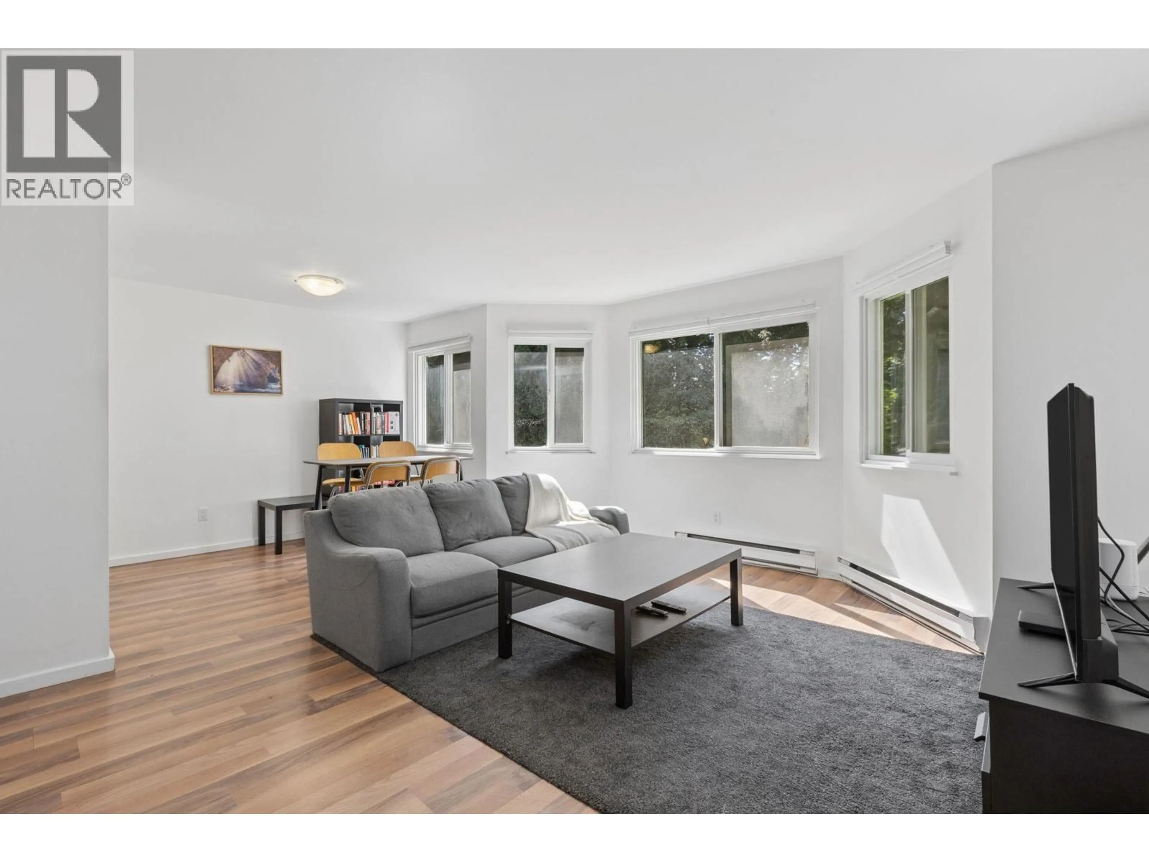 Living room with furniture, wood/laminate floor for 405 - 9880 MANCHESTER DRIVE, Burnaby British Columbia V3N4R3