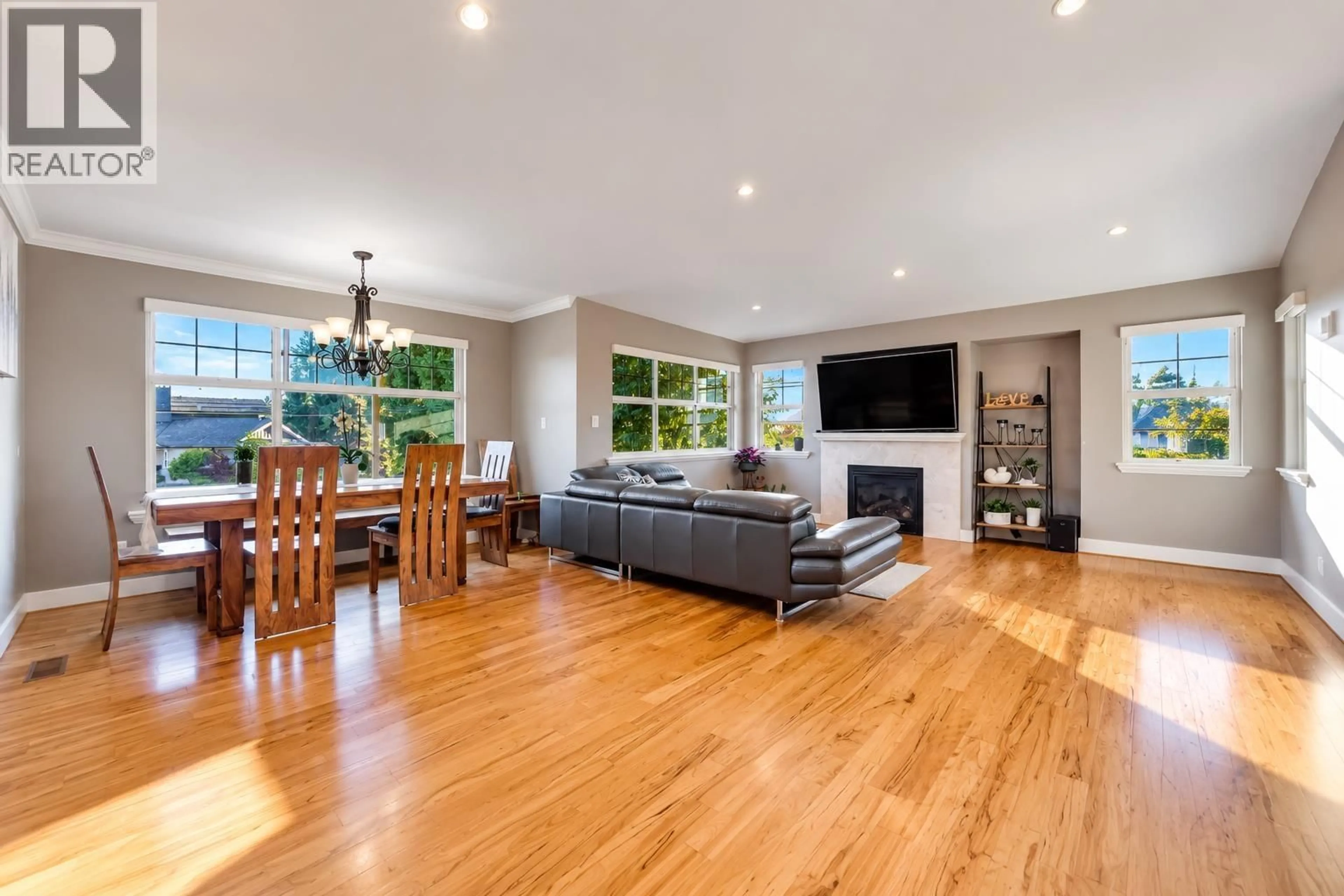 Living room with furniture, wood/laminate floor for 2245 GALE AVENUE, Coquitlam British Columbia V3K2Z1