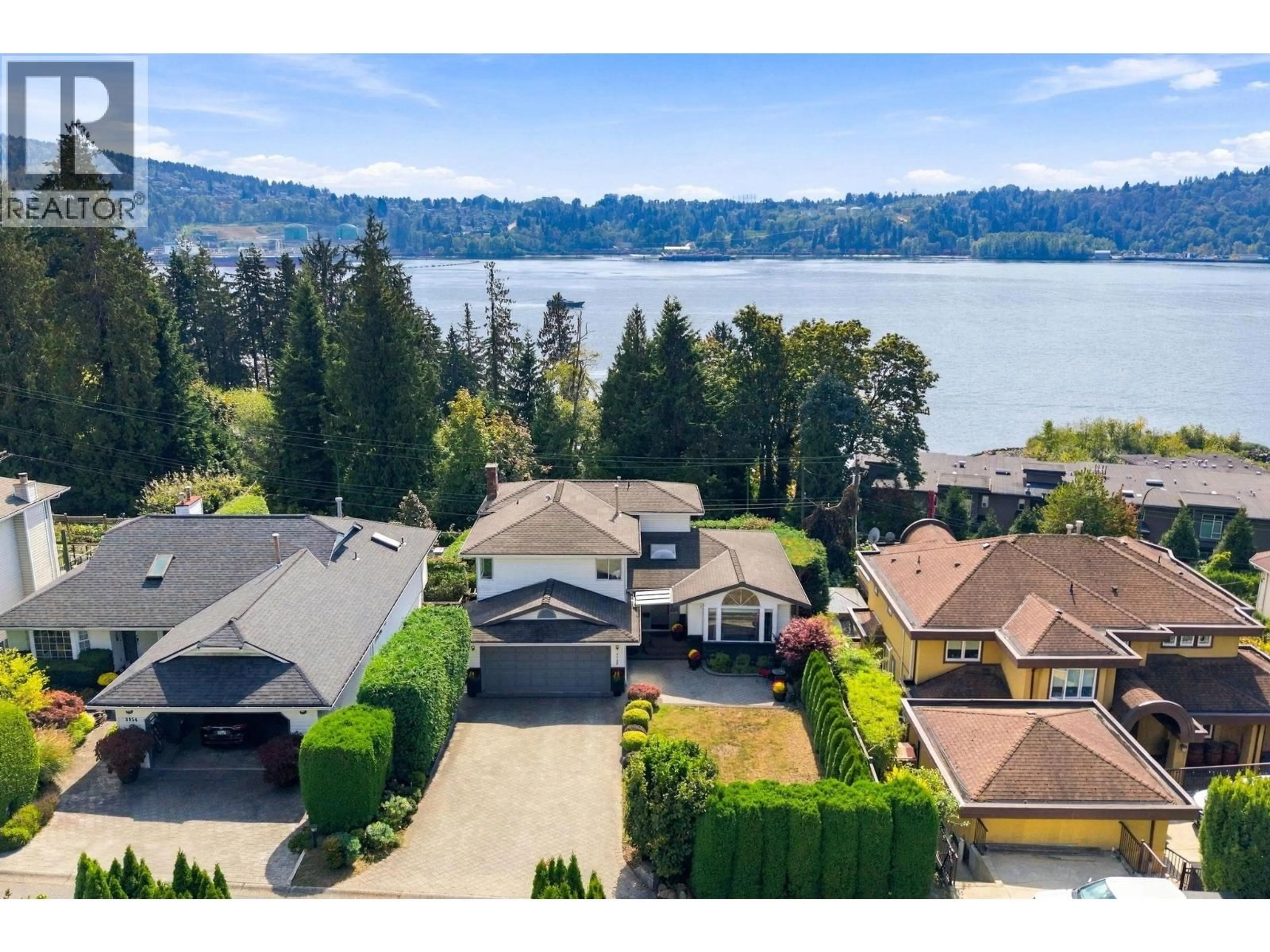 A pic from outside/outdoor area/front of a property/back of a property/a pic from drone, water/lake/river/ocean view for 3950 SPARROW LANE, North Vancouver British Columbia V7G2M8