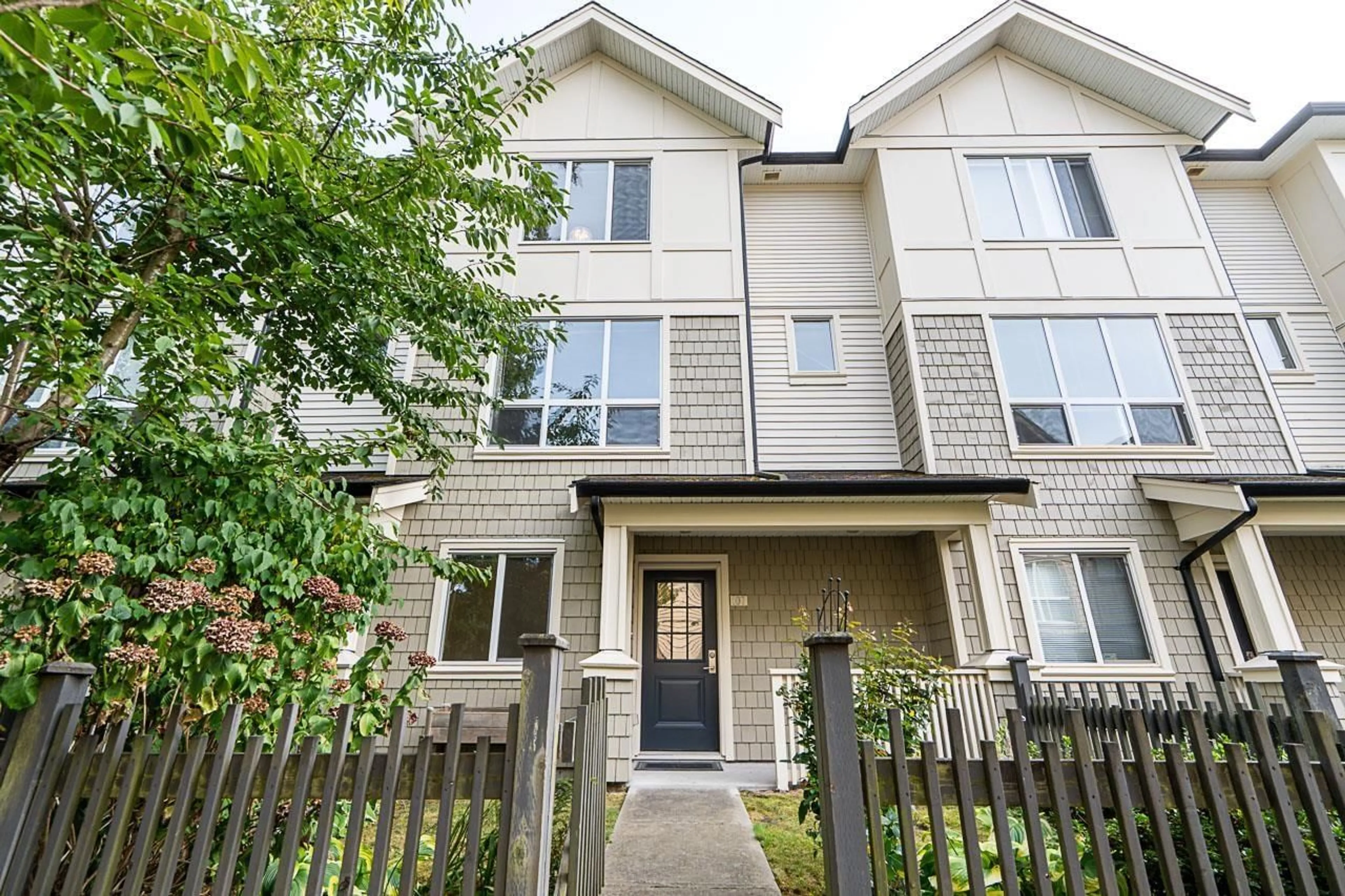 Unknown for 107 - 7848 209 STREET, Langley British Columbia V2Y0M4