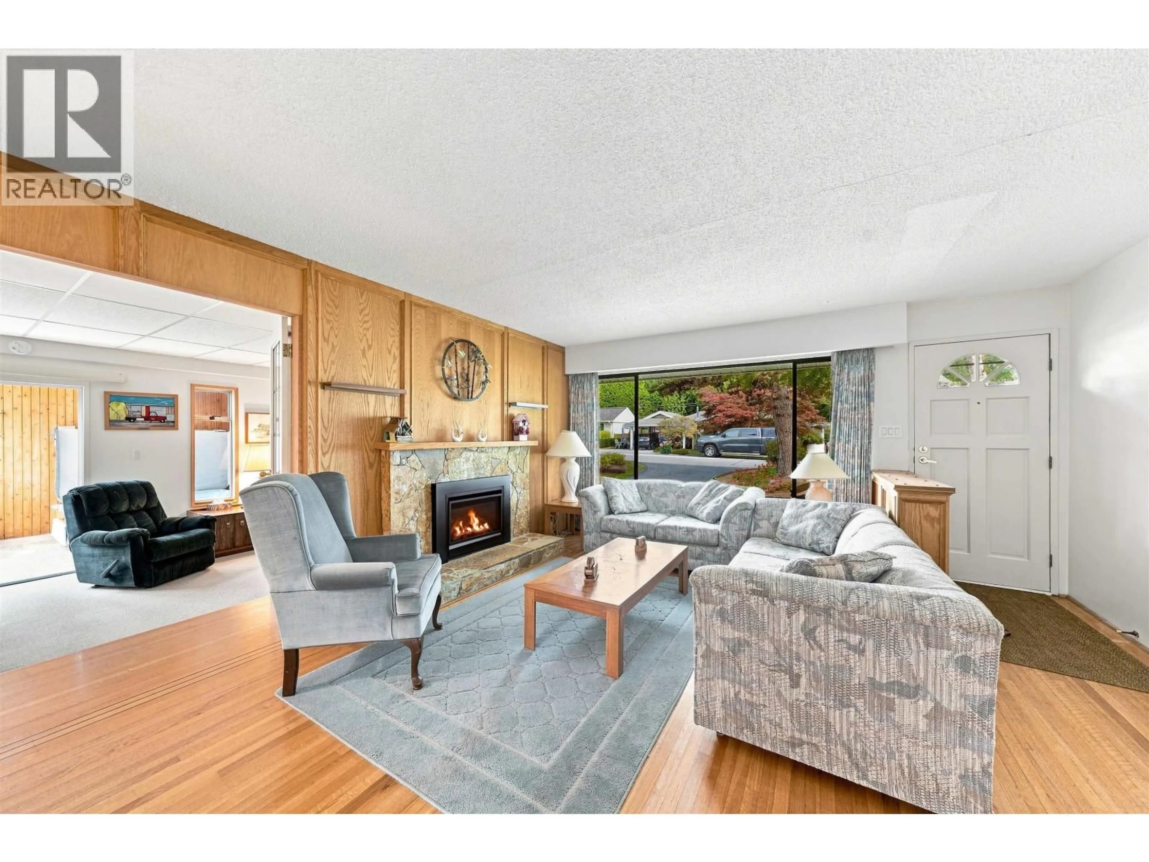 Living room with furniture, wood/laminate floor for 2161 FLORALYNN CRESCENT, North Vancouver British Columbia V7J2W3