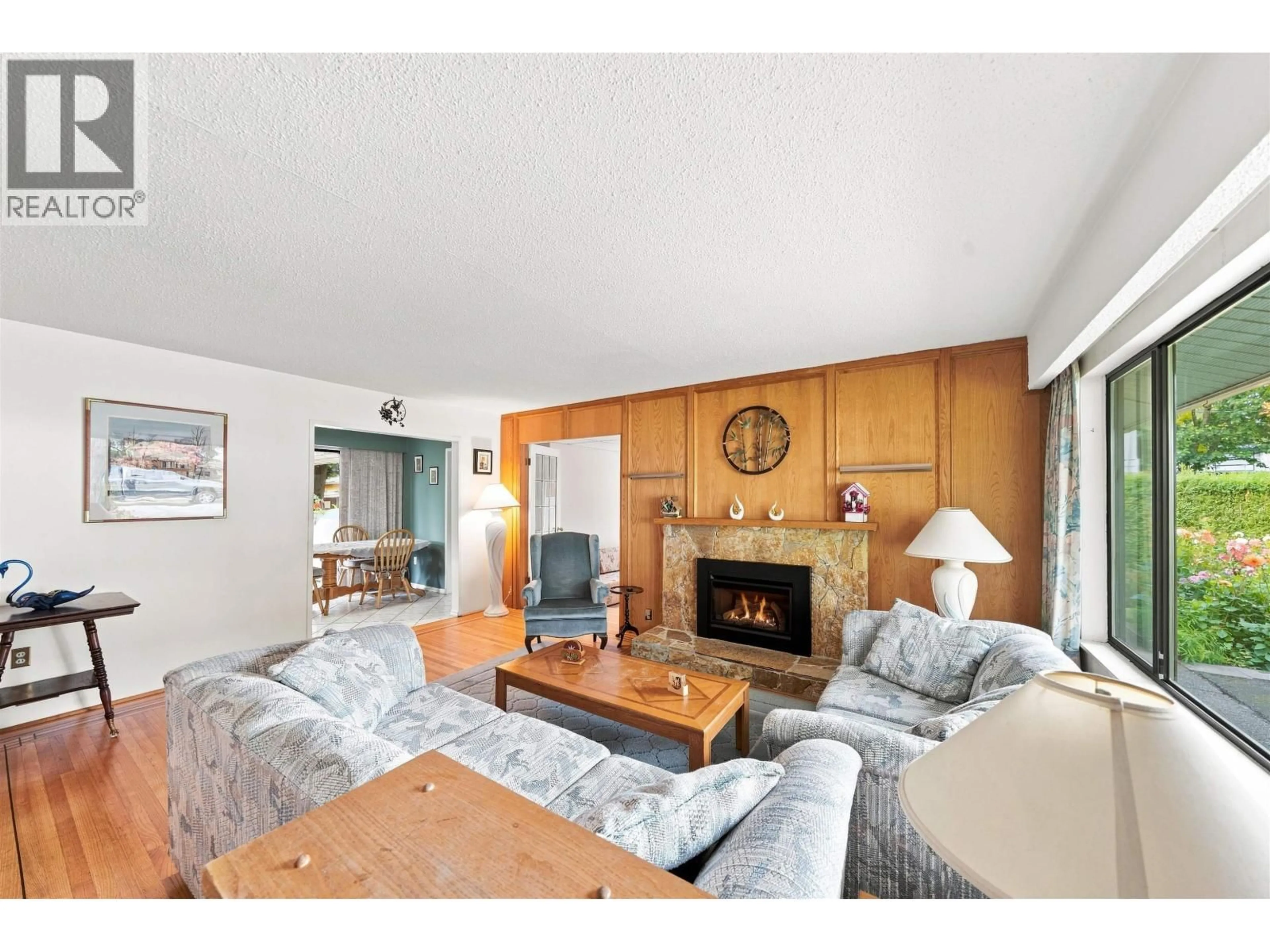 Living room with furniture, wood/laminate floor for 2161 FLORALYNN CRESCENT, North Vancouver British Columbia V7J2W3