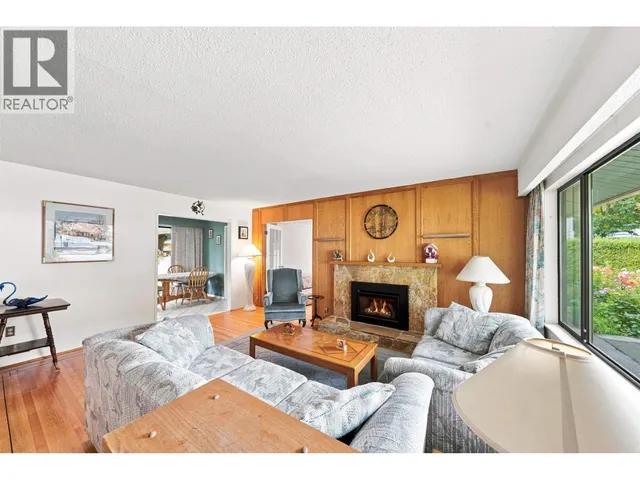 2161 FLORALYNN CRESCENT, North Vancouver 4