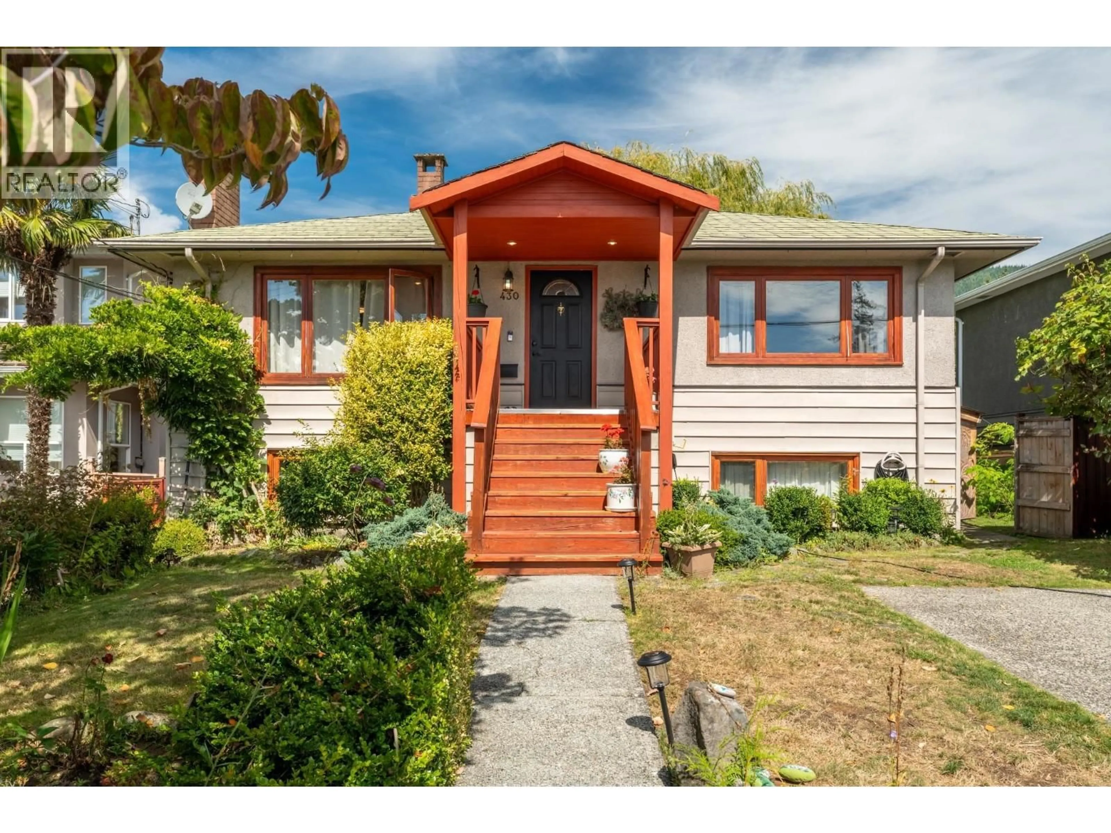 Home with vinyl exterior material, street for 430 KINGS ROAD, North Vancouver British Columbia V7N2M3