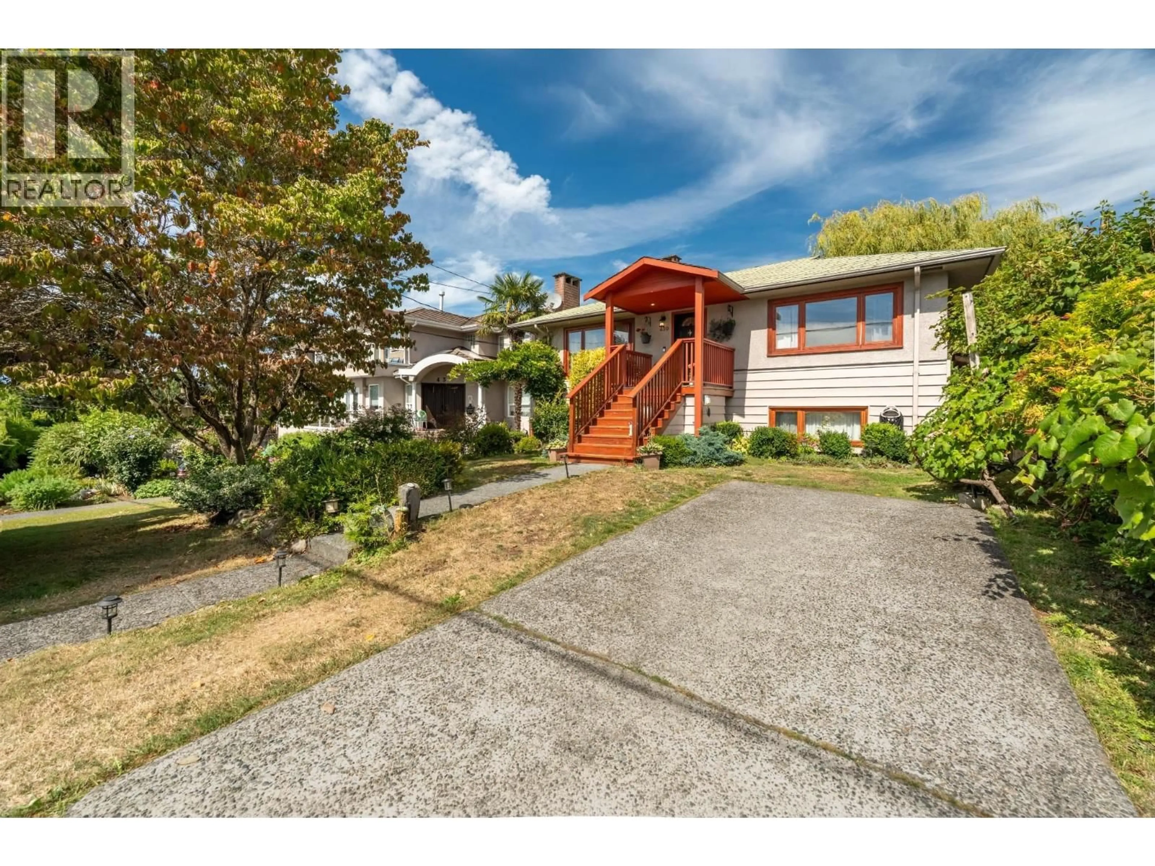 A pic from outside/outdoor area/front of a property/back of a property/a pic from drone, street for 430 KINGS ROAD, North Vancouver British Columbia V7N2M3
