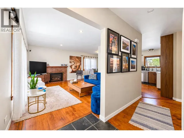 430 KINGS ROAD, North Vancouver 3
