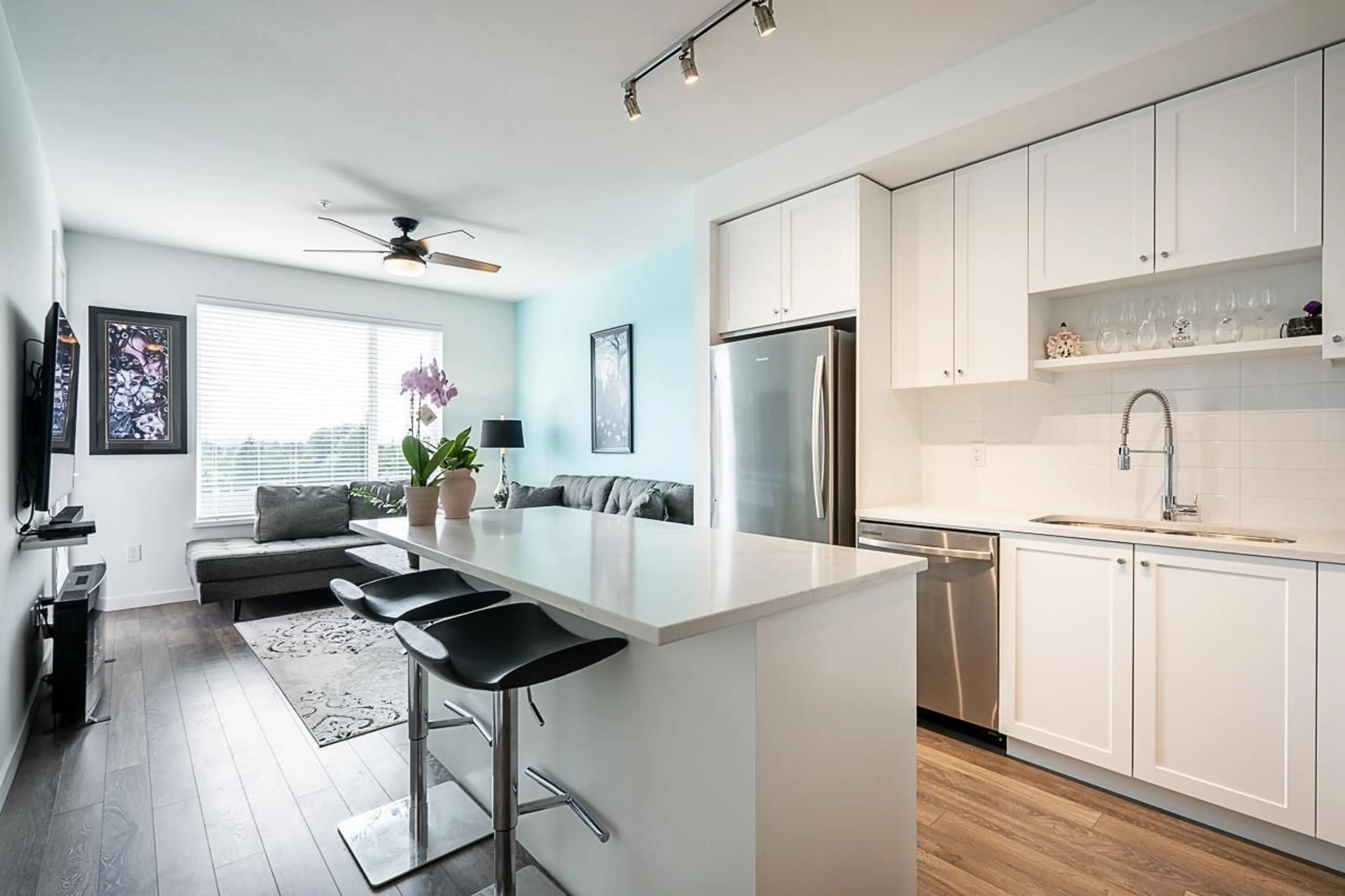 Open concept kitchen, unknown for 414 - 13623 81A AVENUE, Surrey British Columbia V3W3E2