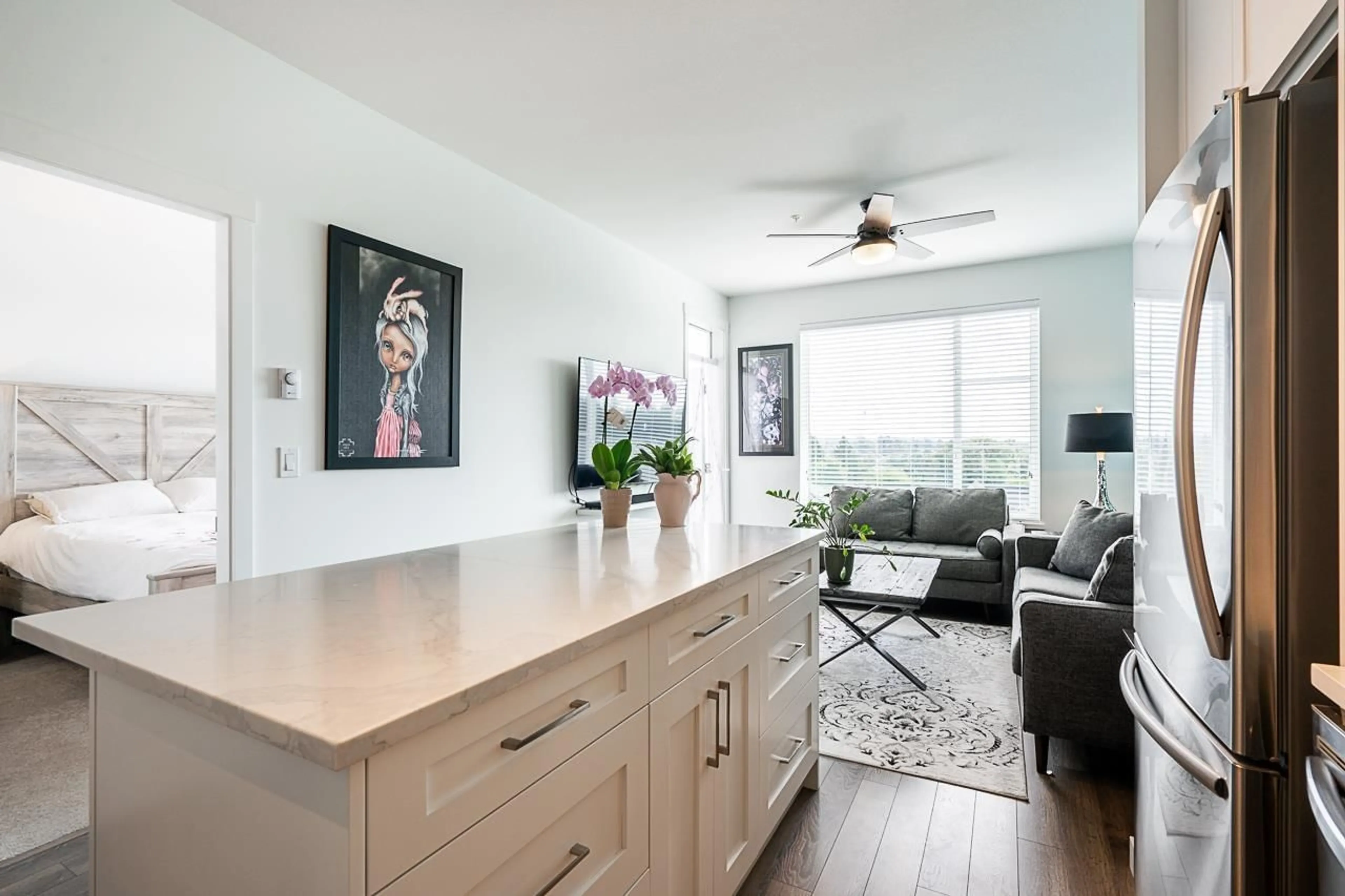 Open concept kitchen, wood/laminate floor for 414 - 13623 81A AVENUE, Surrey British Columbia V3W3E2