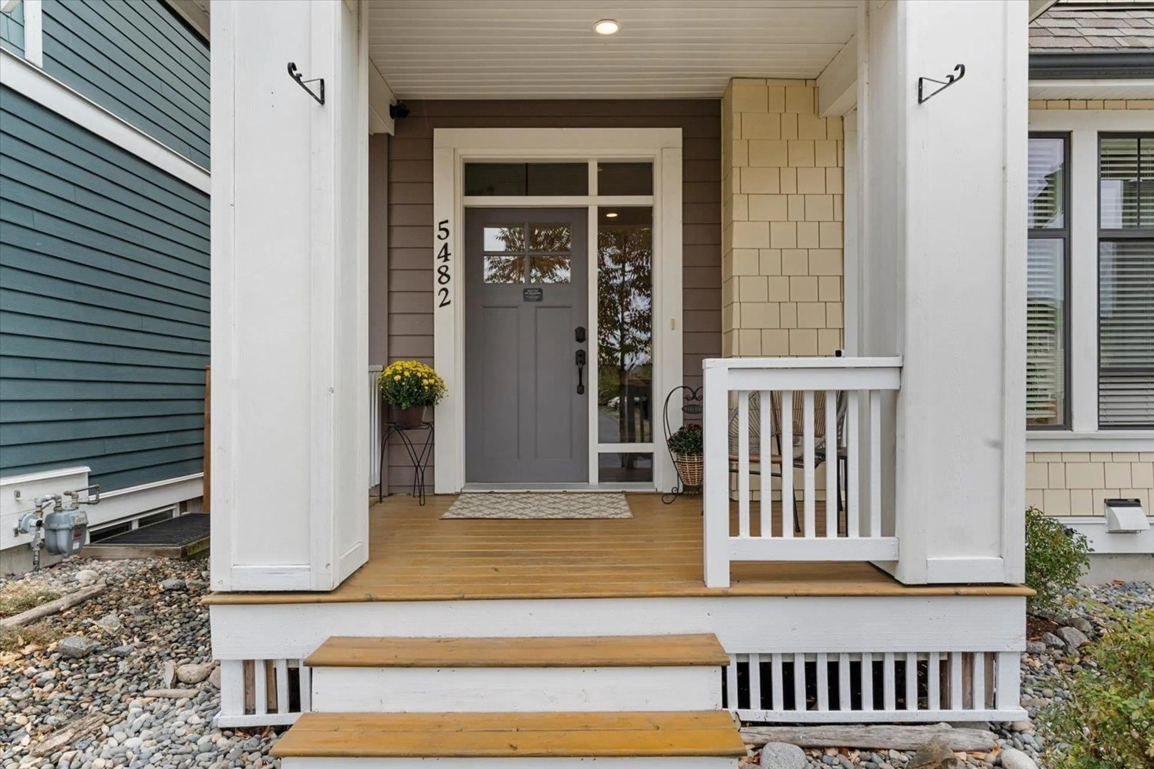 Indoor entryway for 5482 PEACH ROAD, Chilliwack British Columbia V2R0X7