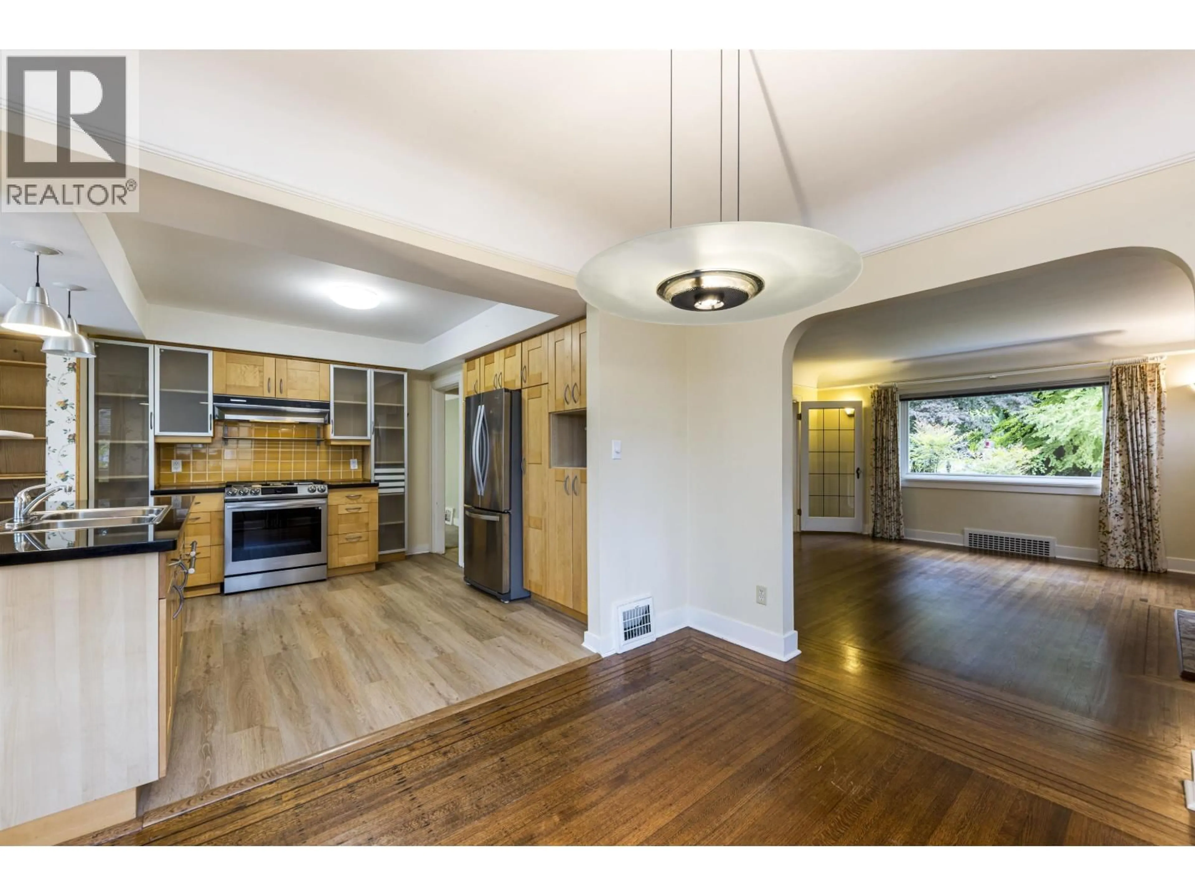 Open concept kitchen, wood/laminate floor for 1848 DUCHESS AVENUE, West Vancouver British Columbia V7V1R1