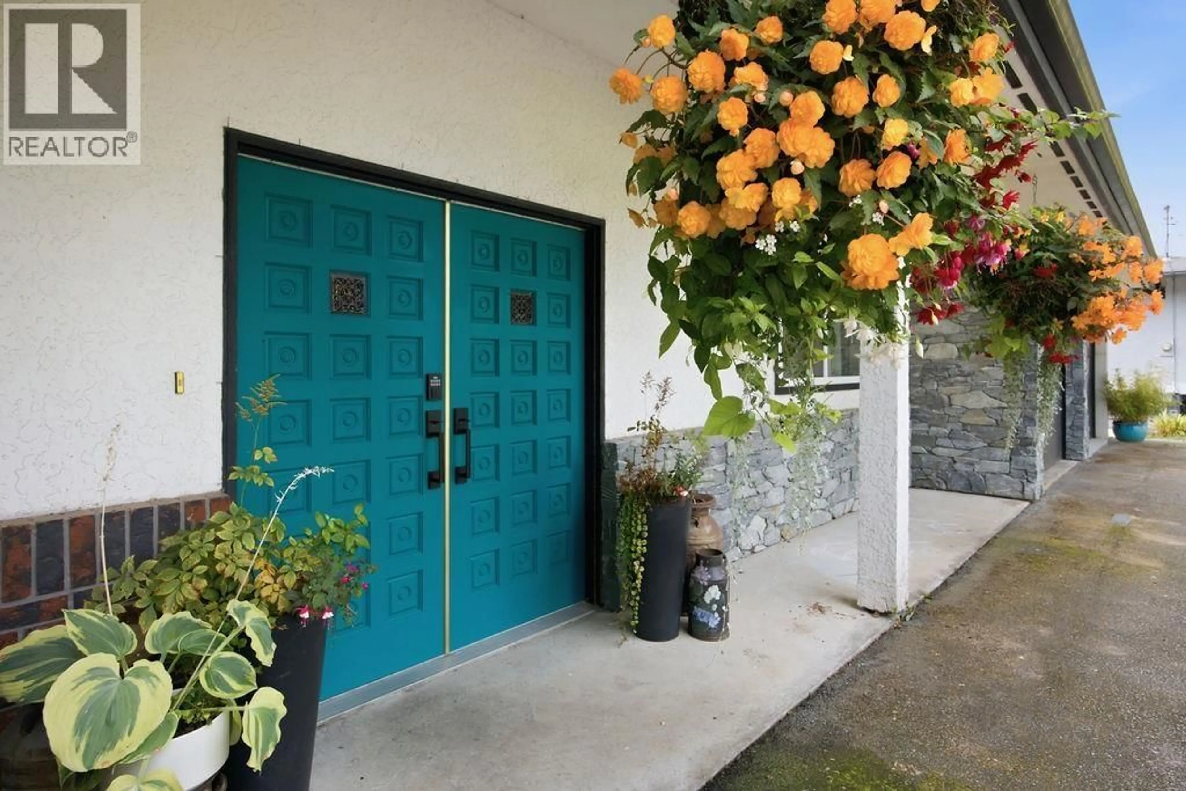 Indoor foyer for 6447 SAMRON ROAD, Sechelt British Columbia V7Z0M8