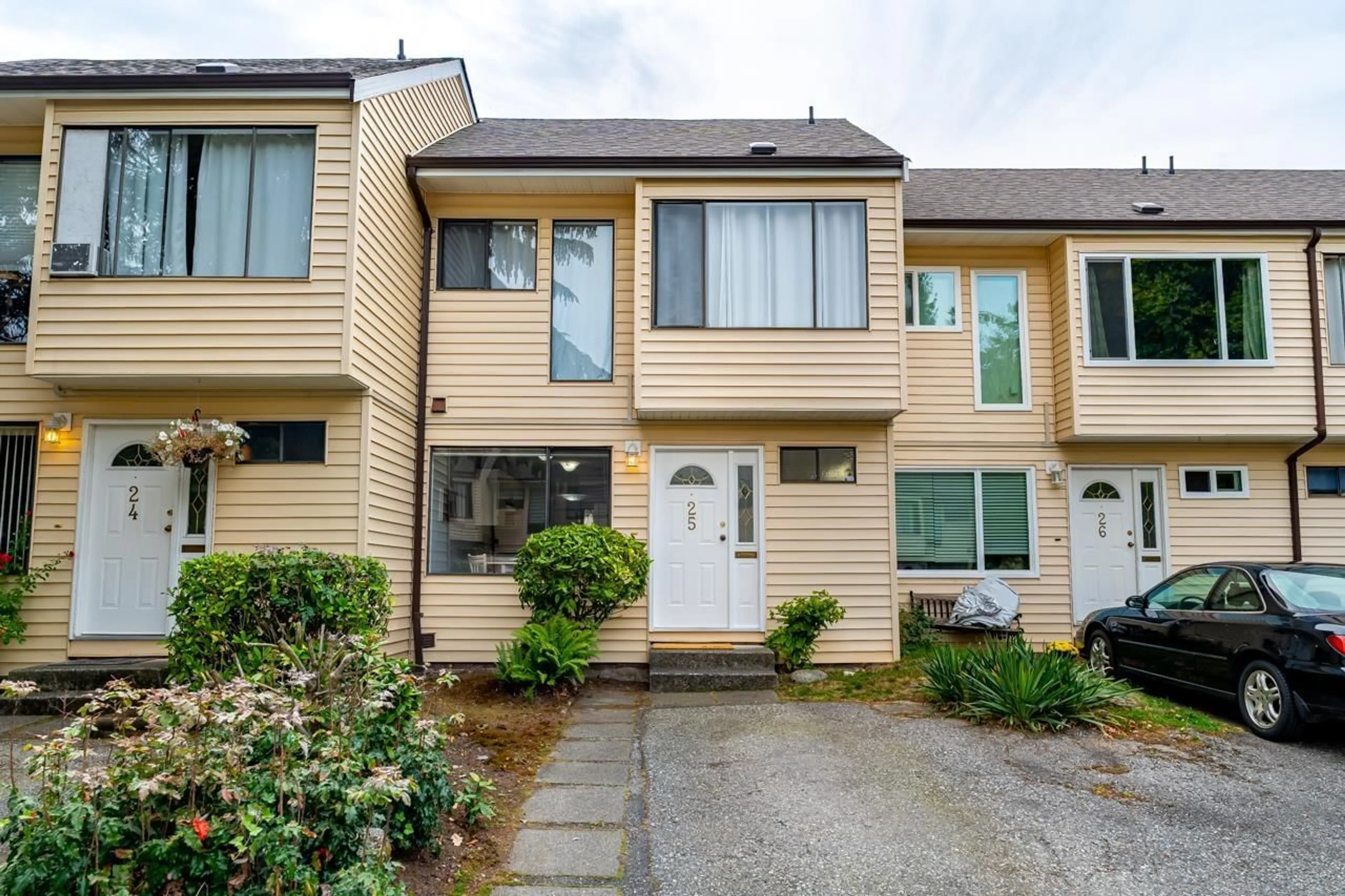 Home with vinyl exterior material, street for 25 - 9346 128 STREET, Surrey British Columbia V3V6A4
