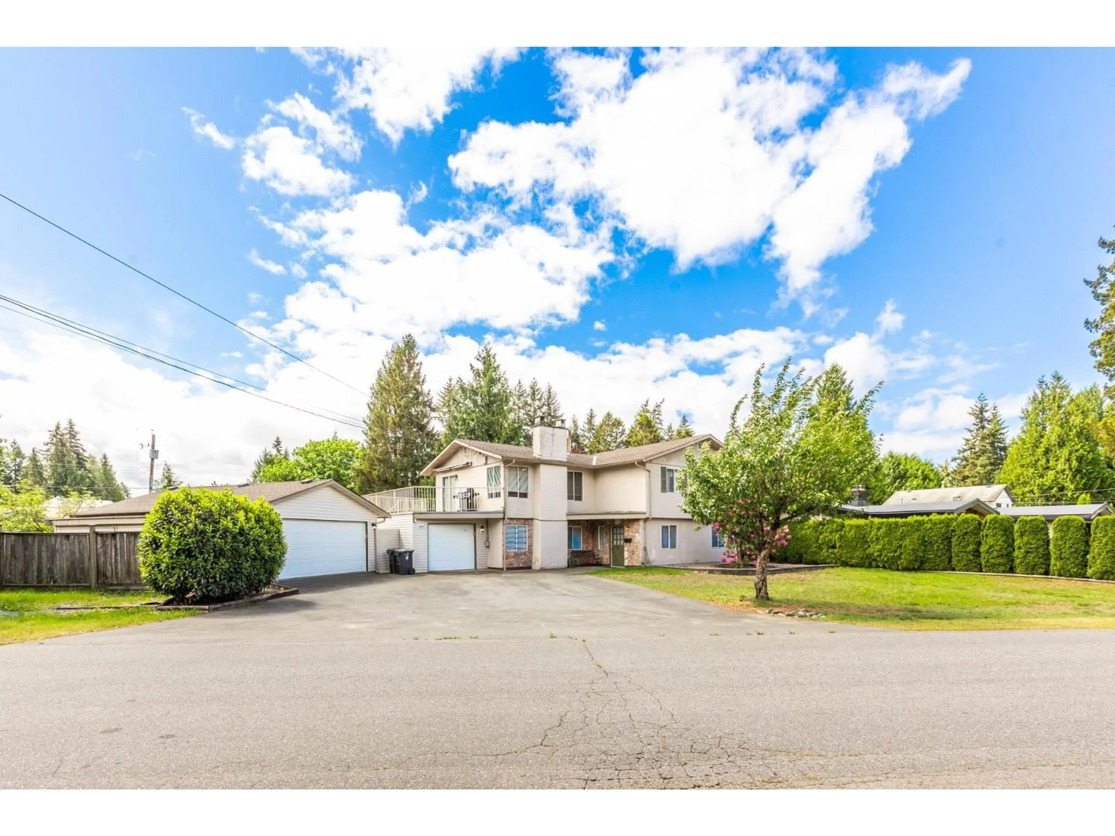 A pic from outside/outdoor area/front of a property/back of a property/a pic from drone, street for 20554 43A AVENUE, Langley British Columbia V3A3C8