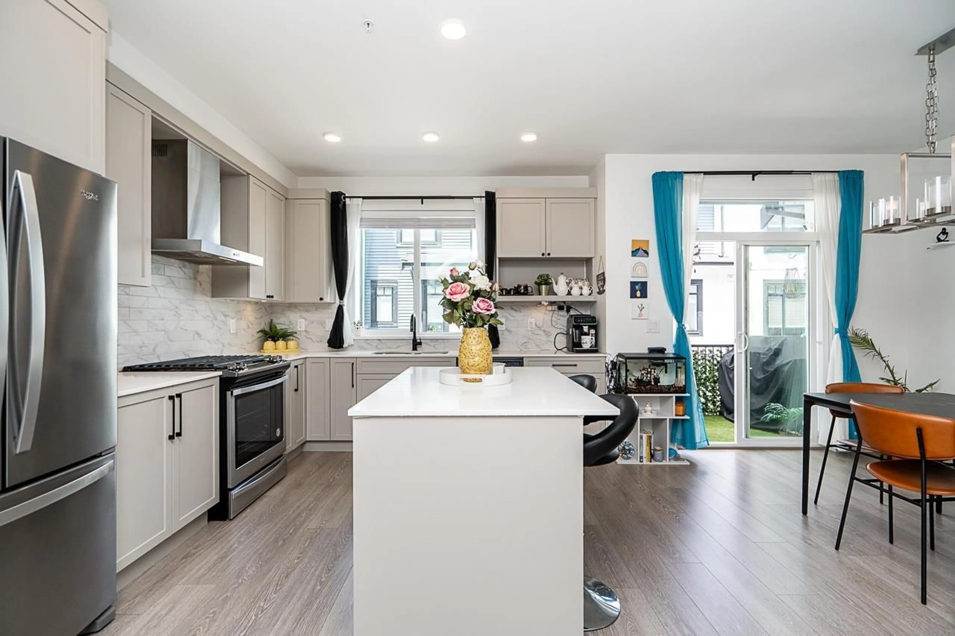 Open concept kitchen, unknown for 21 - 6897 201 STREET, Langley British Columbia V2Y0Z3