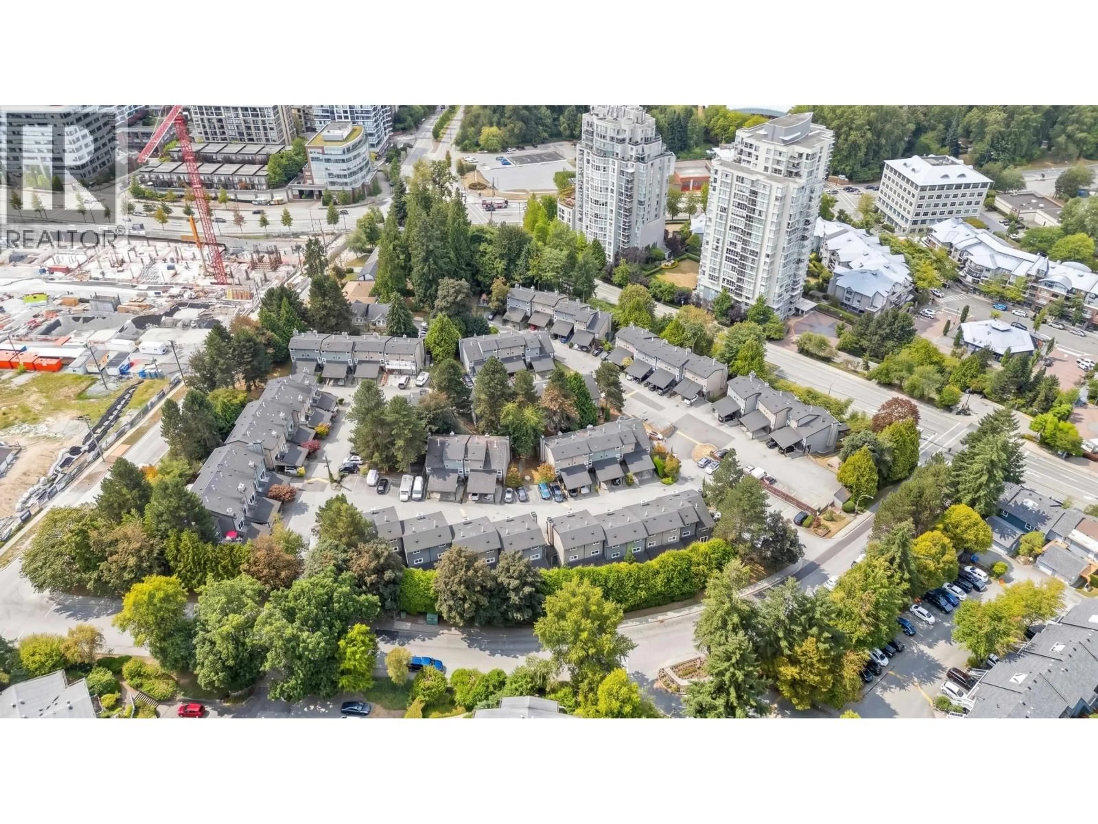 A pic from outside/outdoor area/front of a property/back of a property/a pic from drone, unknown for 231 BALMORAL PLACE, Port Moody British Columbia V3H4B9