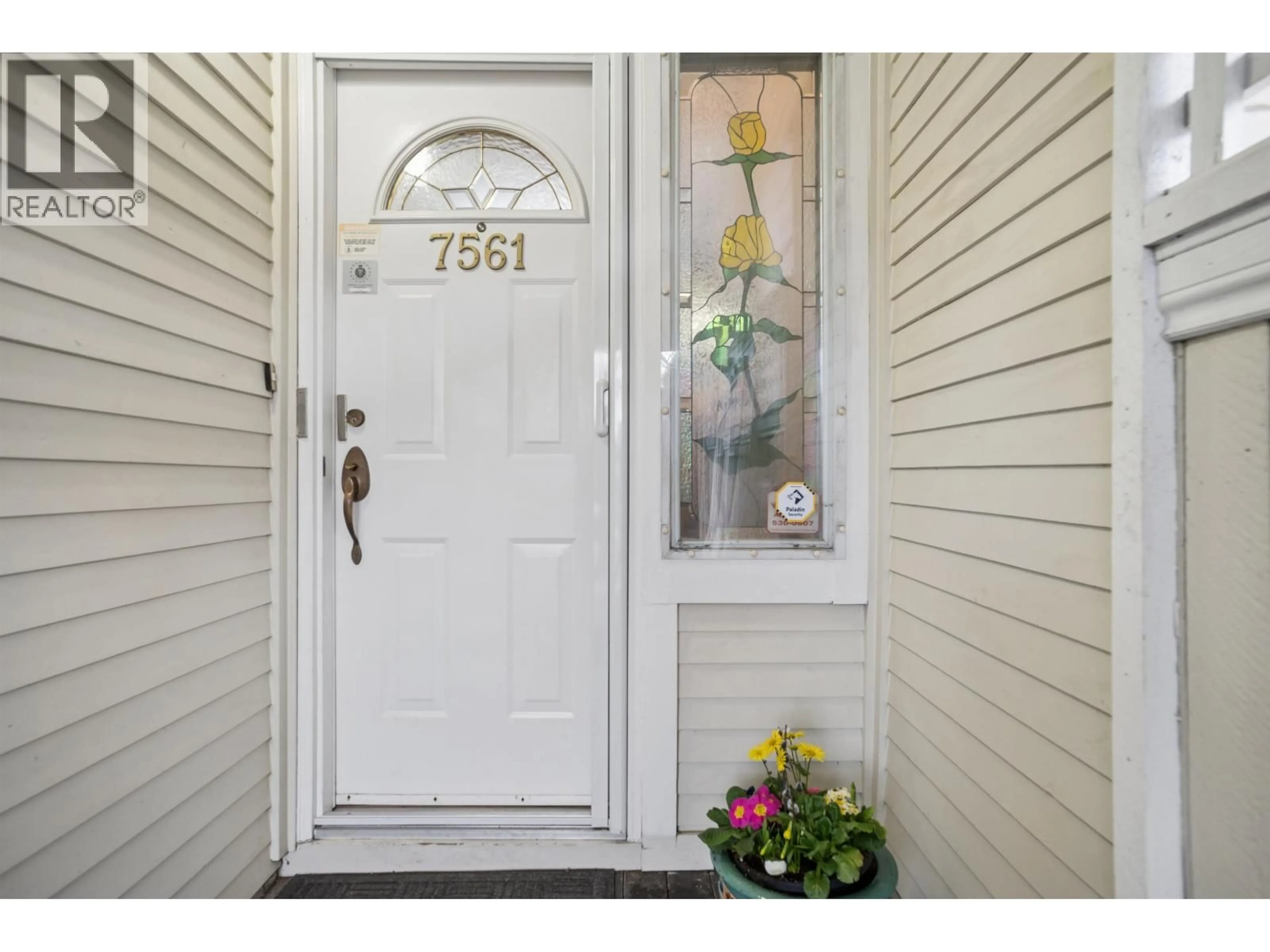 Indoor entryway for 7561 MANITOBA STREET, Vancouver British Columbia V5X4S9