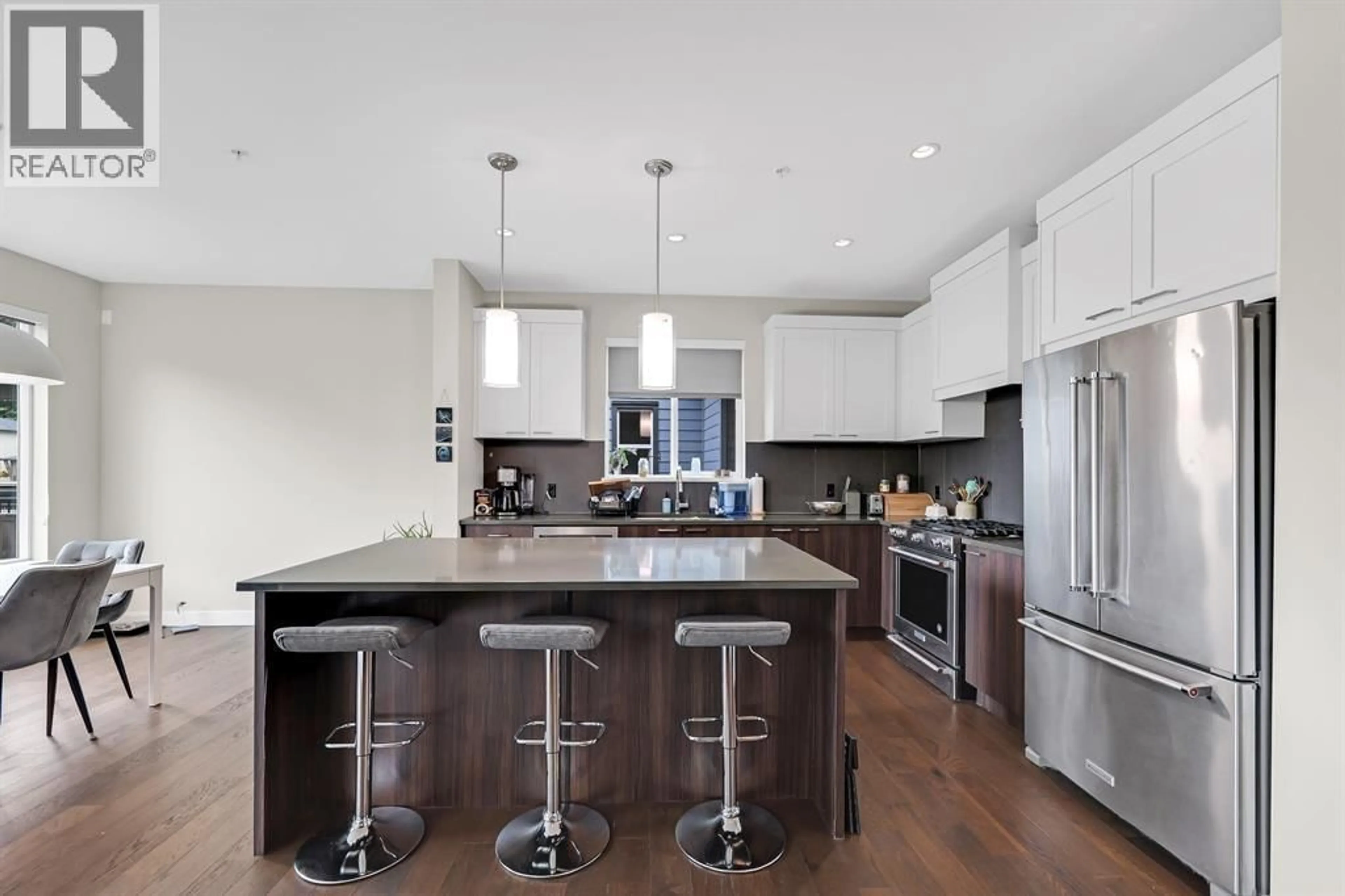 Contemporary kitchen, unknown for 39340 FALCON CRESCENT, Squamish British Columbia V8B0Y9