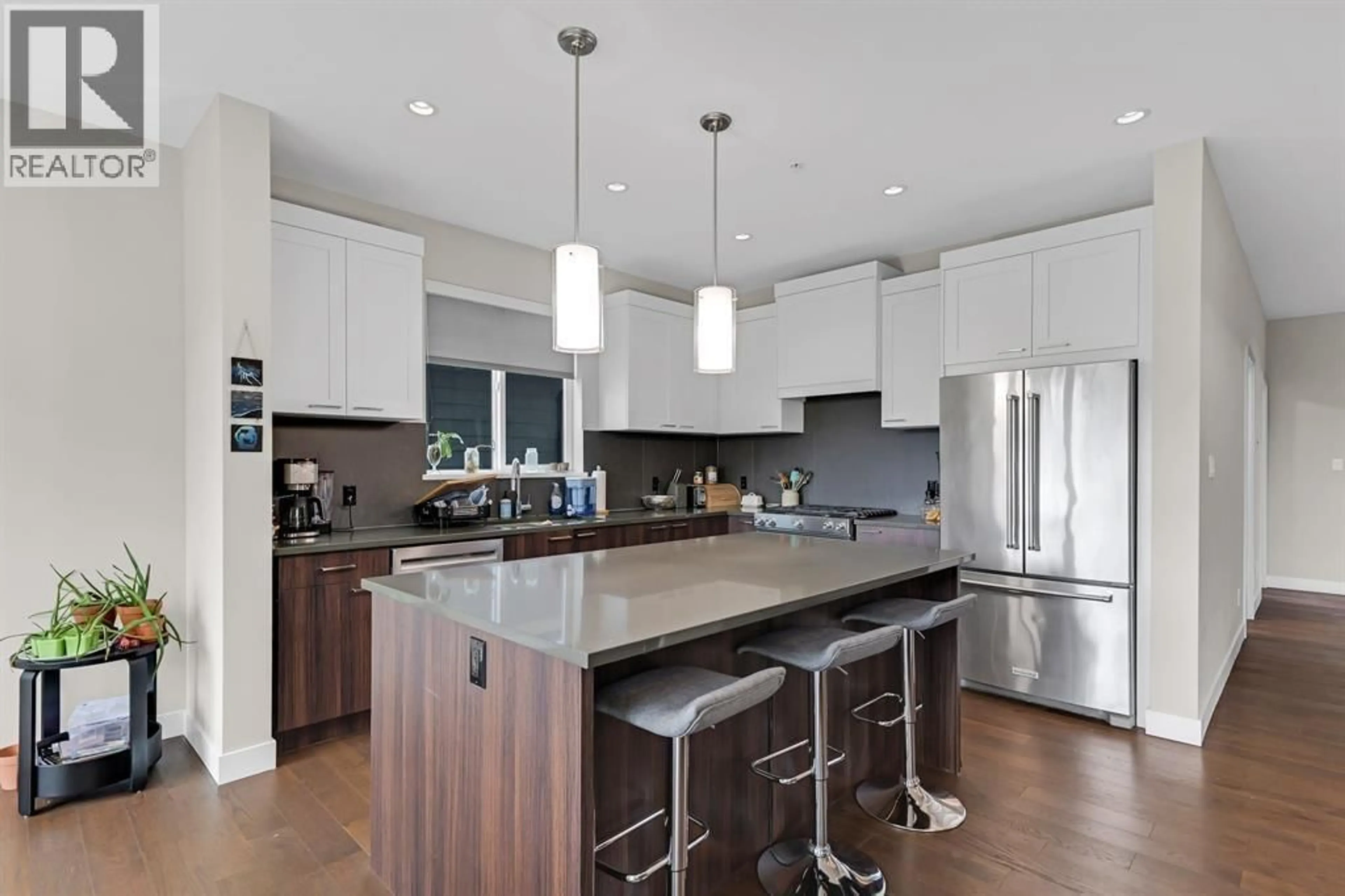 Contemporary kitchen, unknown for 39340 FALCON CRESCENT, Squamish British Columbia V8B0Y9