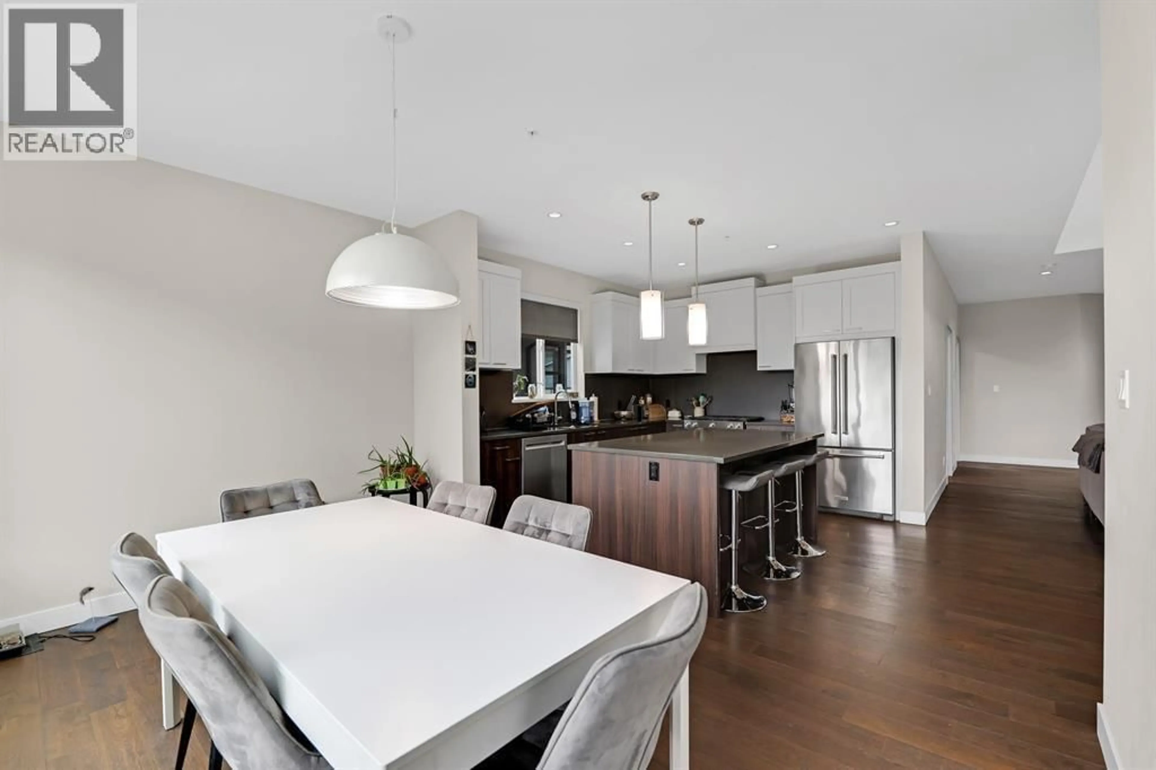 Open concept kitchen, unknown for 39340 FALCON CRESCENT, Squamish British Columbia V8B0Y9