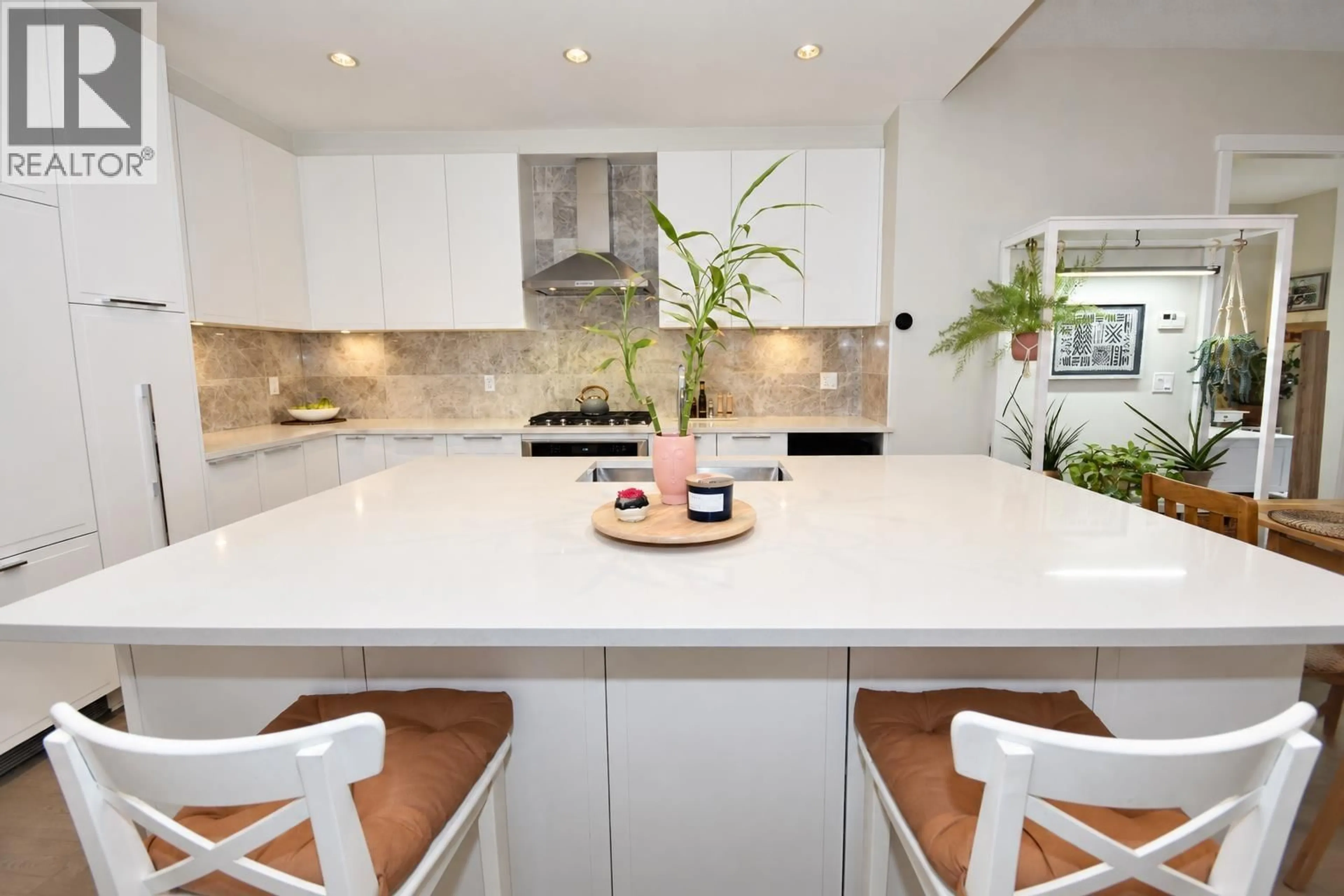 Contemporary kitchen, ceramic/tile floor for 229 - 5535 ADMIRAL WAY, Delta British Columbia V4K0E3
