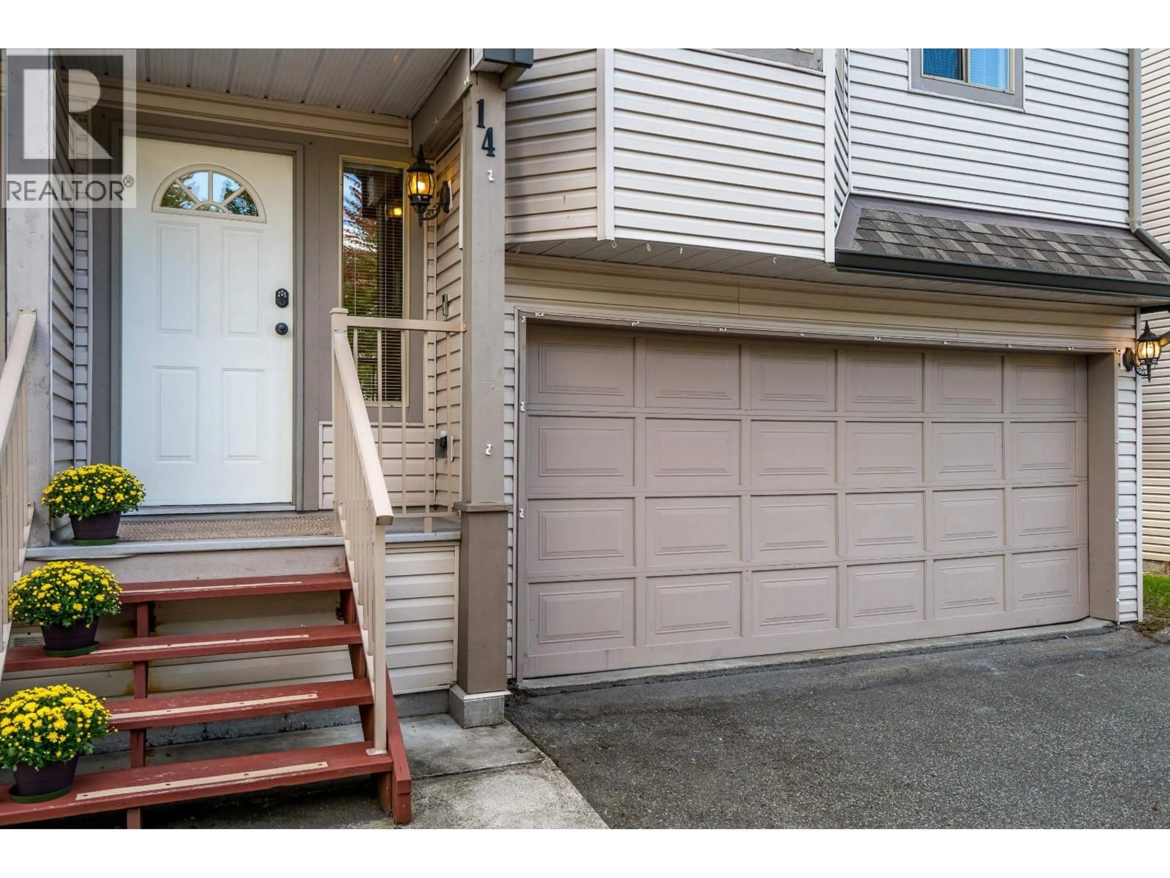Indoor entryway for 14 - 2420 PITT RIVER ROAD, Port Coquitlam British Columbia V3C1R9