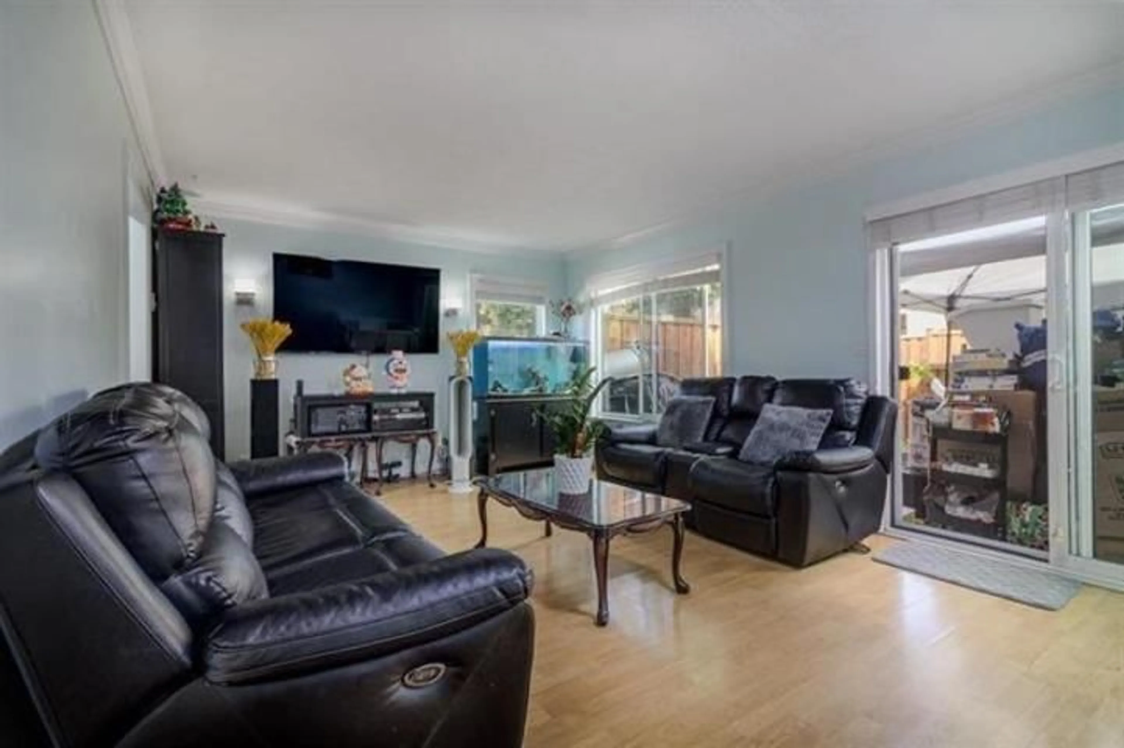 Living room with furniture, unknown for 120 - 13880 74 AVENUE, Surrey British Columbia V3W7E6