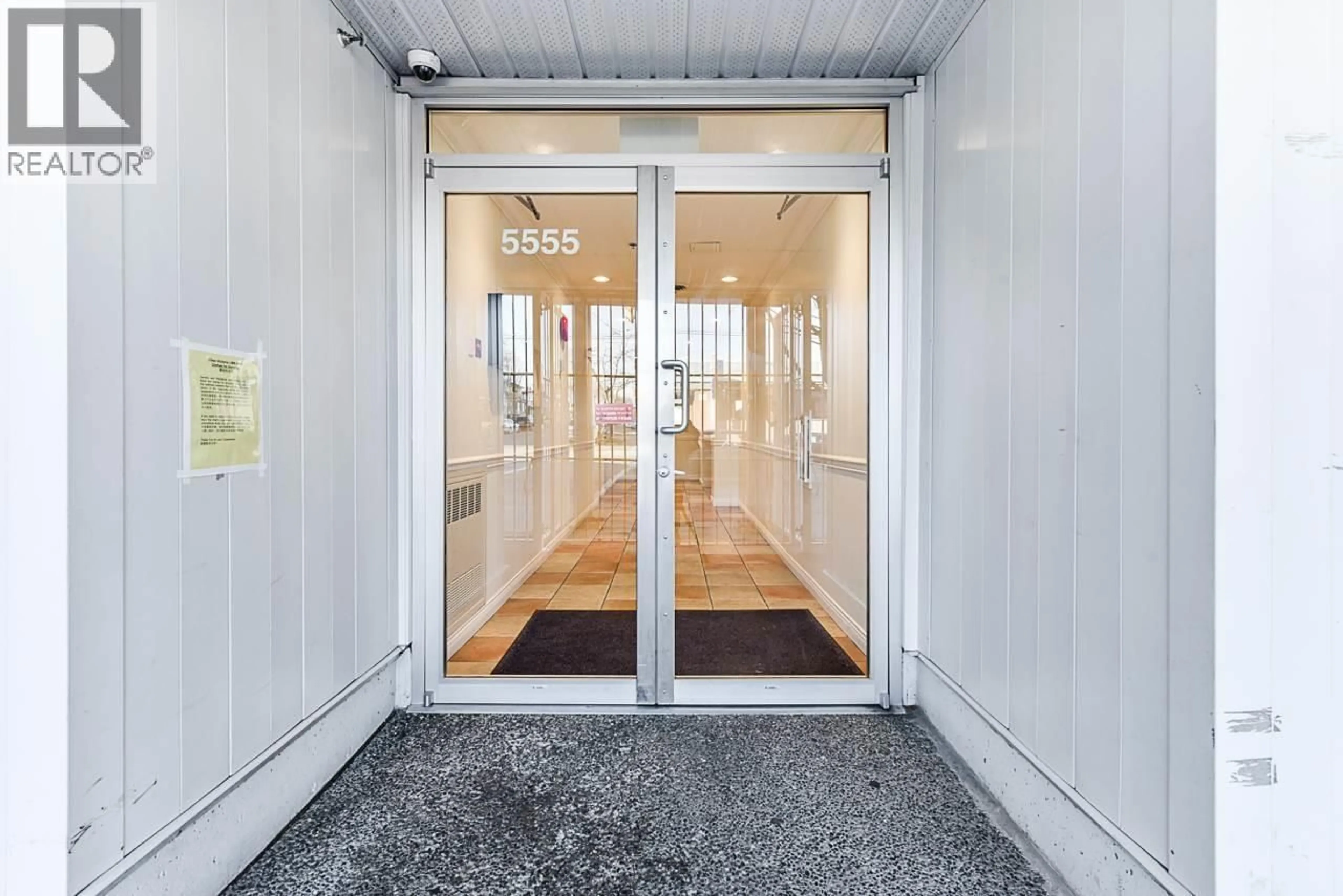Indoor foyer for 232 - 5555 VICTORIA DRIVE, Vancouver British Columbia V5P4Y3