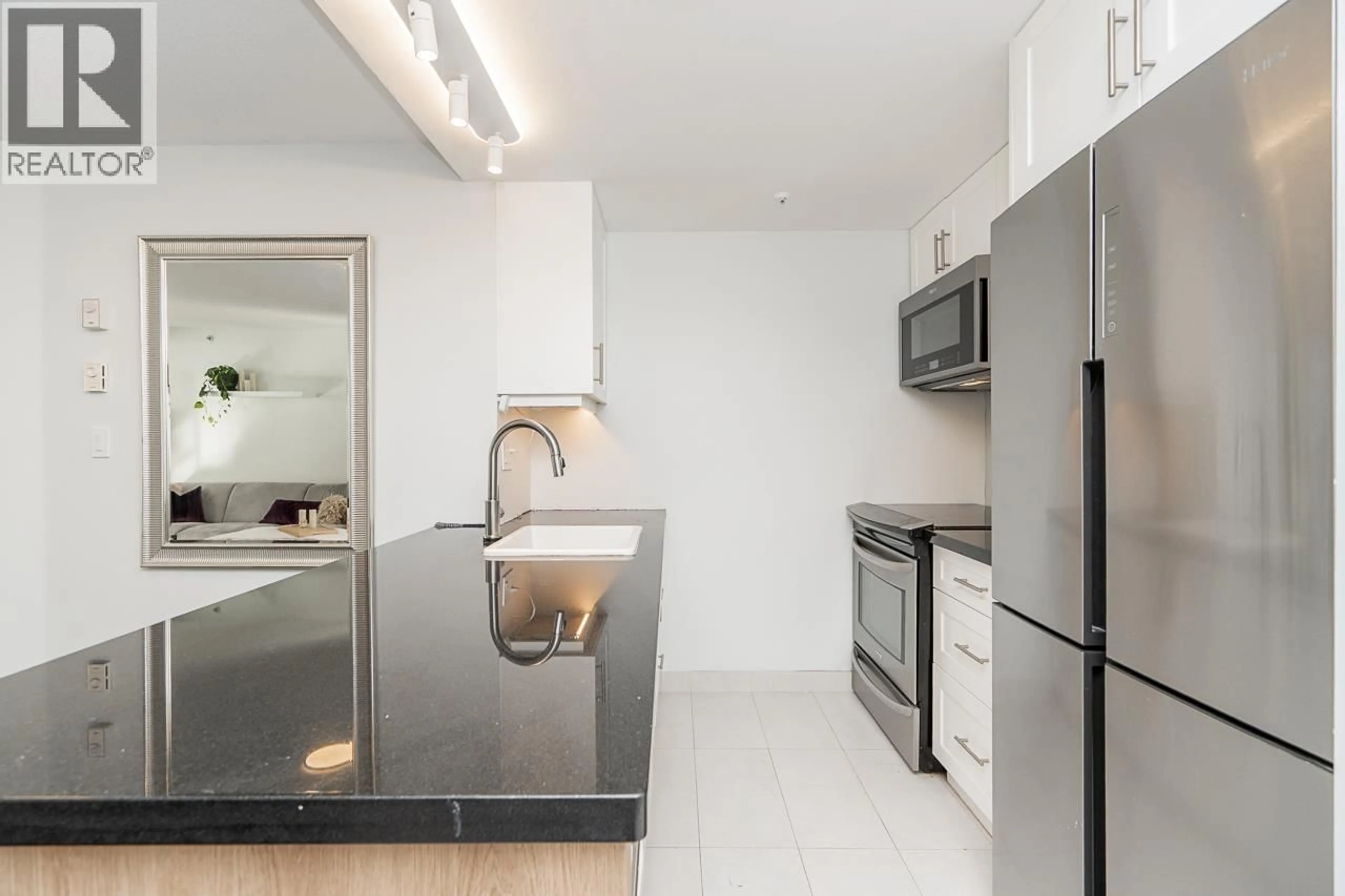 Standard kitchen, unknown for 403 - 811 HELMCKEN STREET, Vancouver British Columbia V6Z1B1